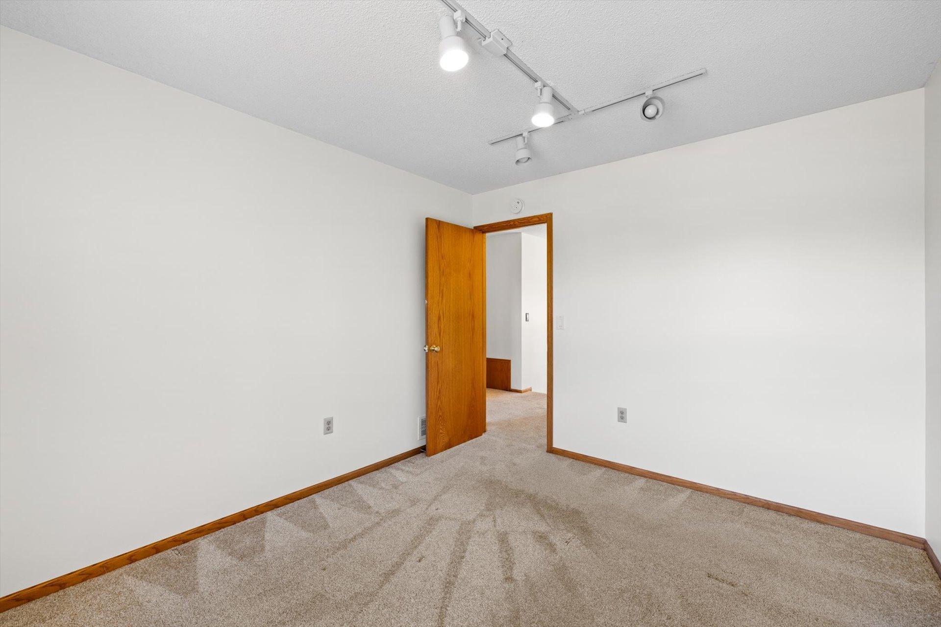 View of Residential at 952 Moonlight Drive, Woodbury MN 55125, Woodbury (26 of 33) - Mike Wilen | Minnesota Team Real Estate