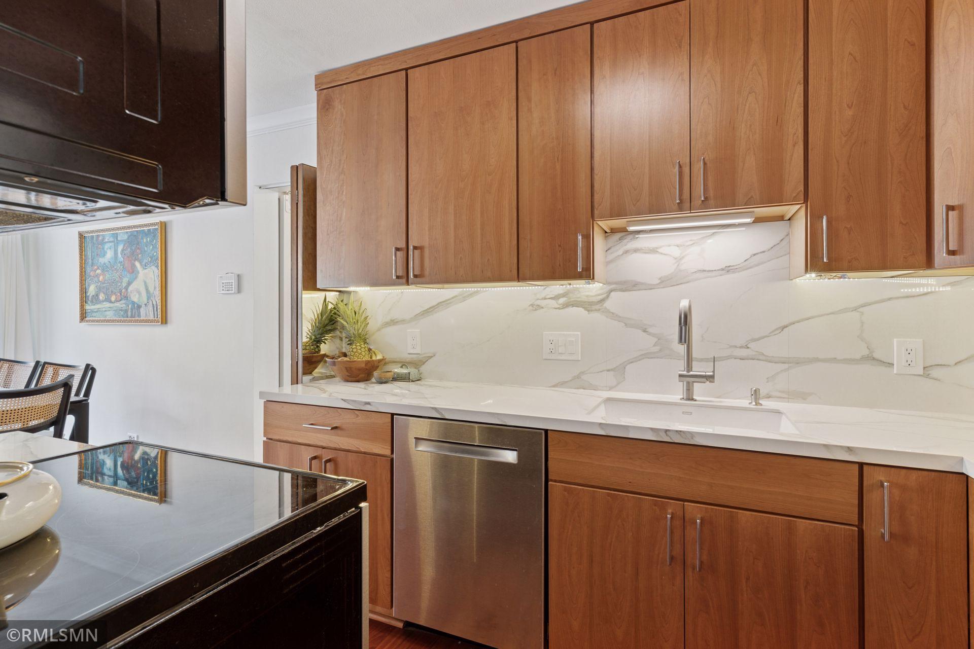 View of Residential at 2928 Dean Parkway #2I, Minneapolis MN 55416, Minneapolis (16 of 38) - Mike Wilen | Minnesota Team Real Estate