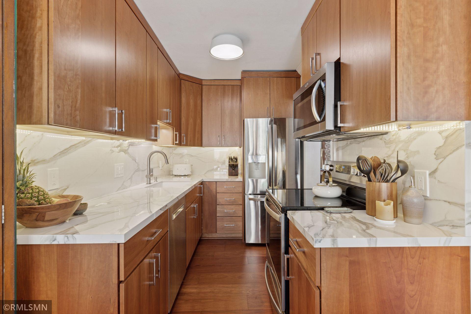 View of Residential at 2928 Dean Parkway #2I, Minneapolis MN 55416, Minneapolis (13 of 38) - Mike Wilen | Minnesota Team Real Estate