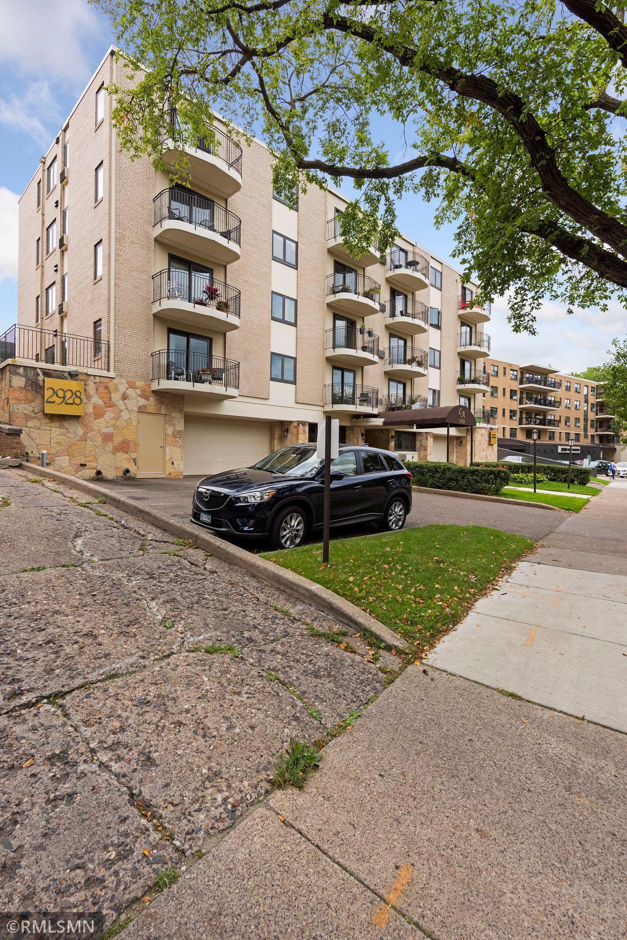 View of Residential at 2928 Dean Parkway #2I, Minneapolis MN 55416, Minneapolis (36 of 38) - Mike Wilen | Minnesota Team Real Estate