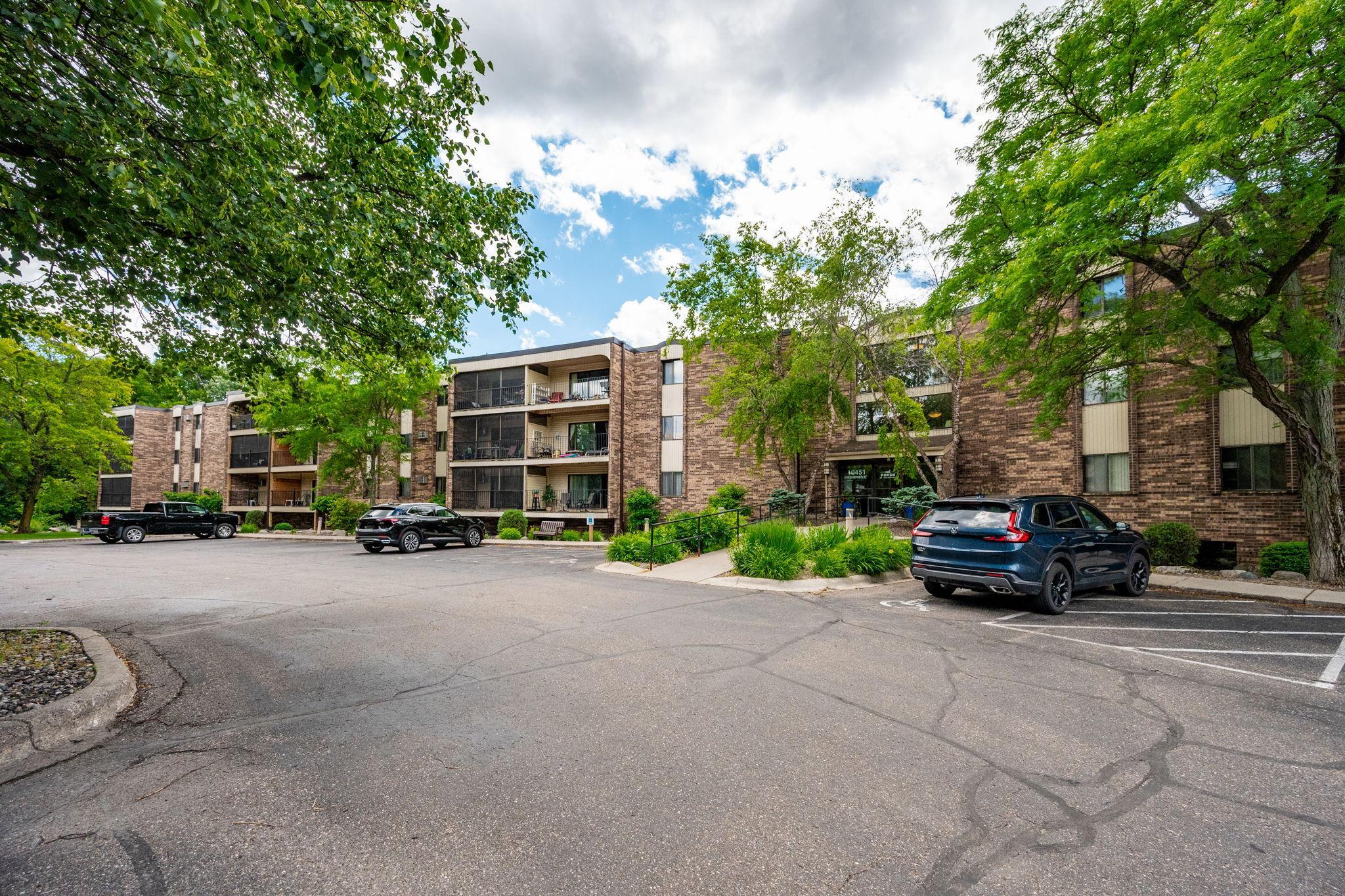 View of Residential at 10451 Greenbrier Road #318, Minnetonka MN 55305, Minnetonka (23 of 27) - Mike Wilen | Minnesota Team Real Estate