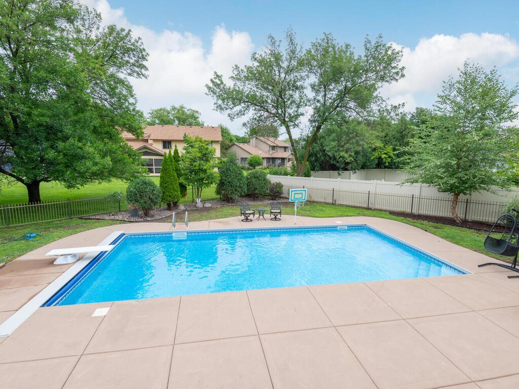 View of Residential at 18511 Maple Leaf Drive, Eden Prairie MN 55346, Eden Prairie (25 of 65) - Mike Wilen | Minnesota Team Real Estate