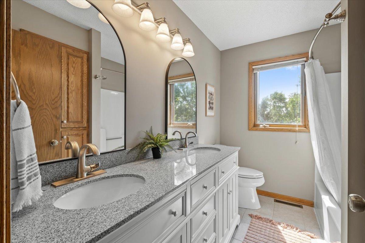 View of Residential at 794 Interlachen Draw, Woodbury MN 55125, Woodbury (30 of 44) - Mike Wilen | Minnesota Team Real Estate