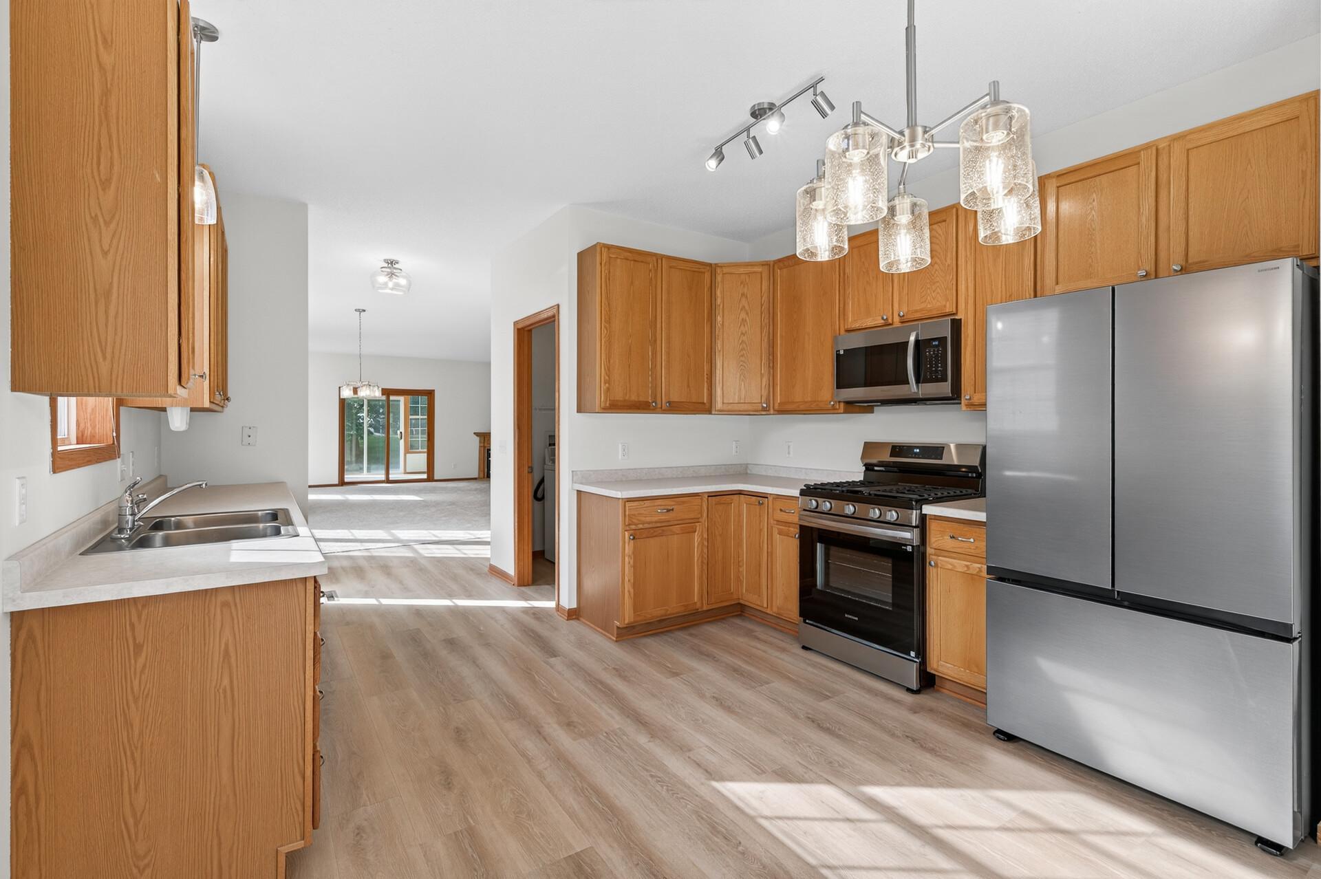 View of Residential at 442 Meadowood Lane, Burnsville MN 55337, Burnsville (8 of 45) - Mike Wilen | Minnesota Team Real Estate