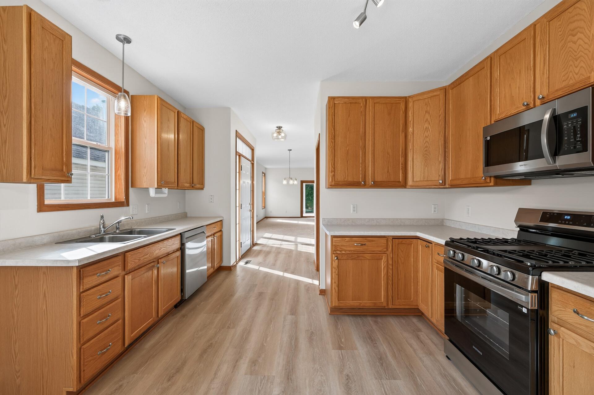 View of Residential at 442 Meadowood Lane, Burnsville MN 55337, Burnsville (10 of 45) - Mike Wilen | Minnesota Team Real Estate