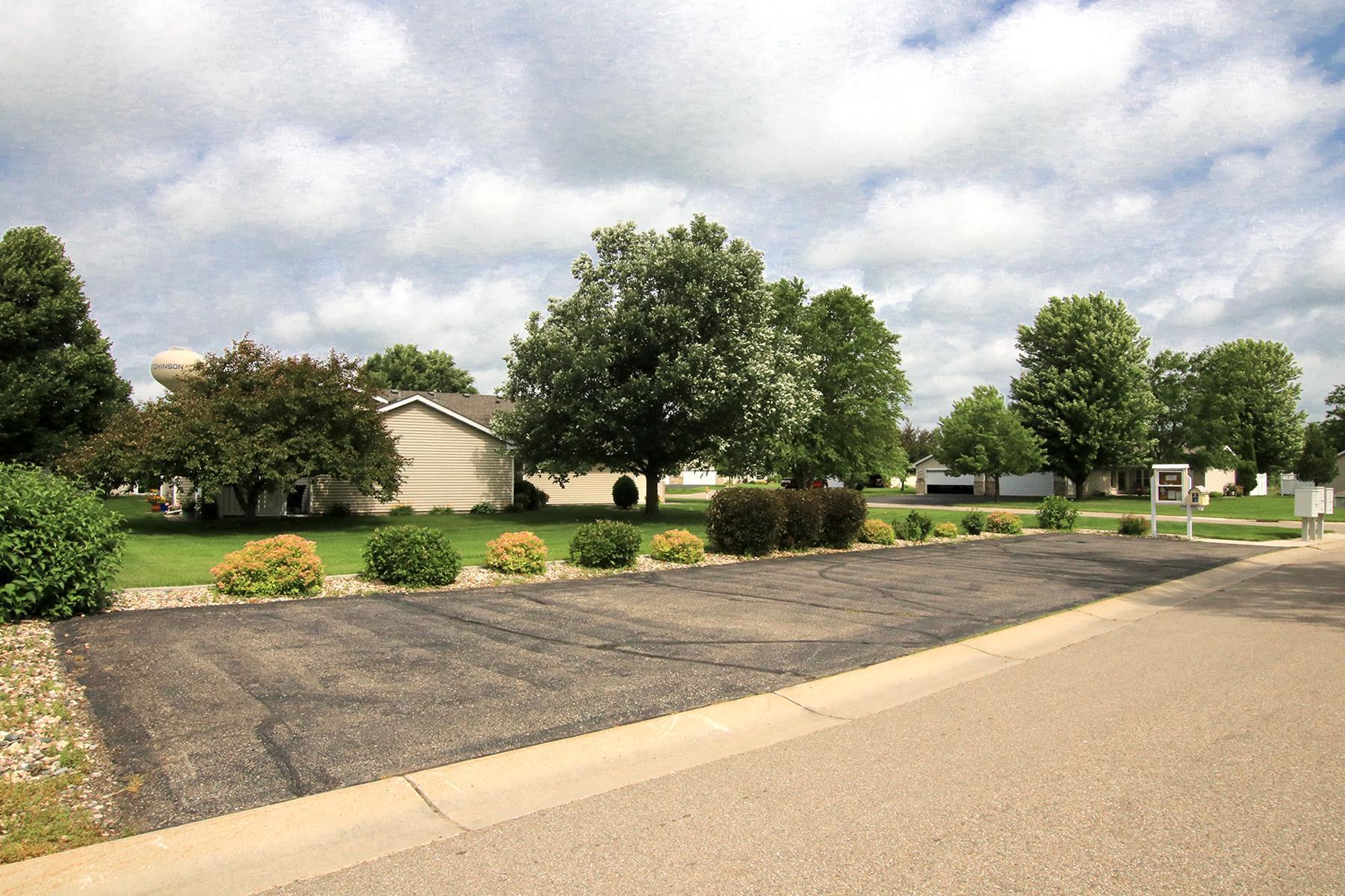 View of Residential at 820 Greensview Court, Hutchinson MN 55350, Hutchinson (26 of 28) - Mike Wilen | Minnesota Team Real Estate