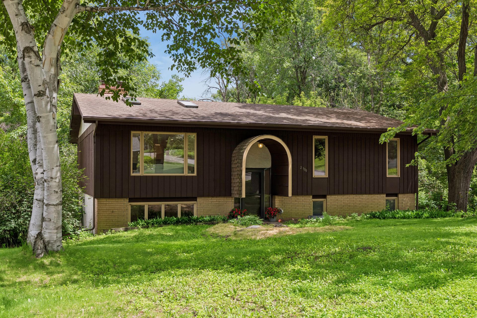 View of Residential at 2700 Kyle Avenue, Golden Valley MN 55422, Golden Valley (2 of 41) - Mike Wilen | Minnesota Team Real Estate