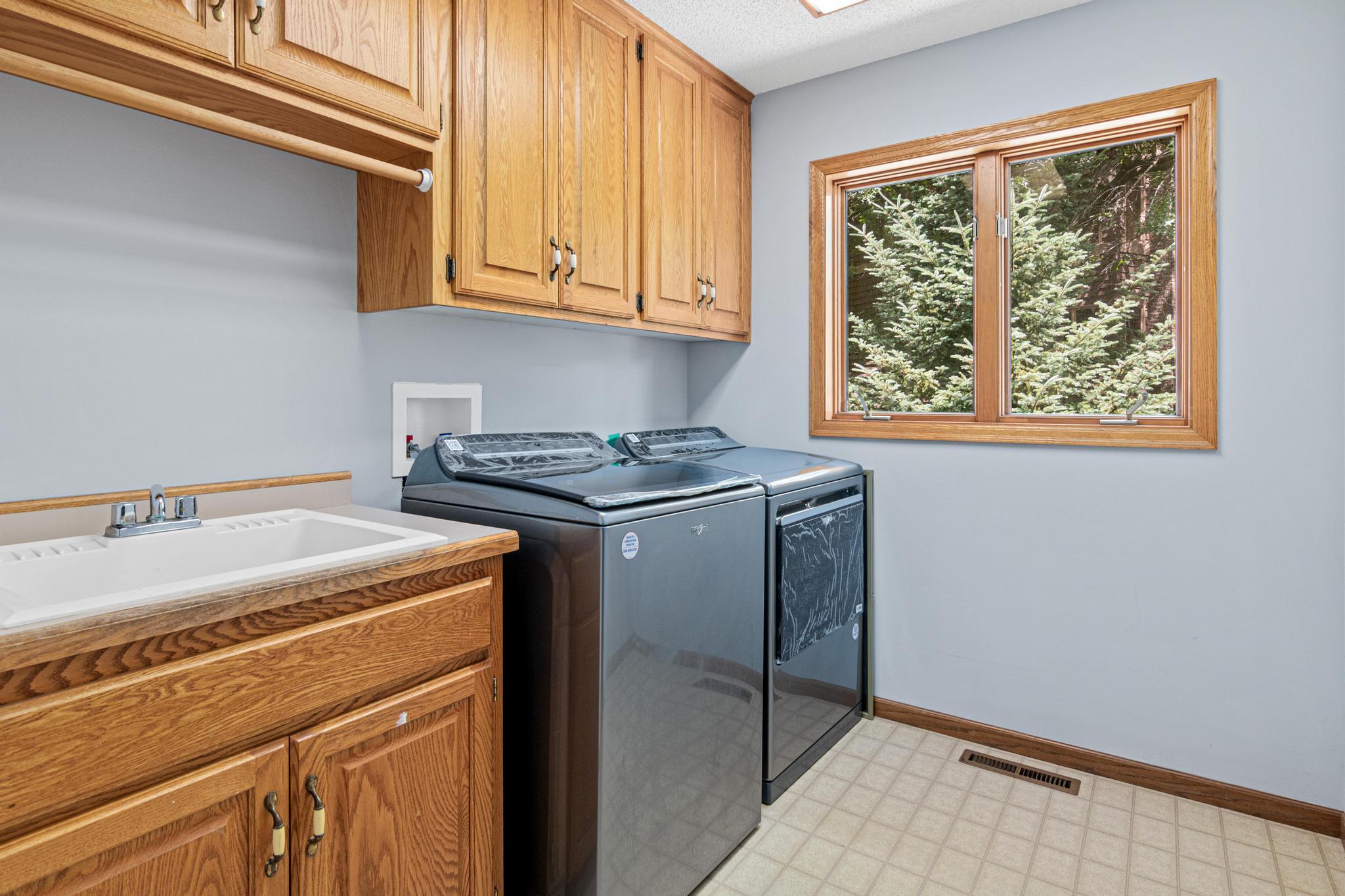 View of Residential at 1200 Summit Oaks Drive, Burnsville MN 55337, Burnsville (26 of 29) - Mike Wilen | Minnesota Team Real Estate