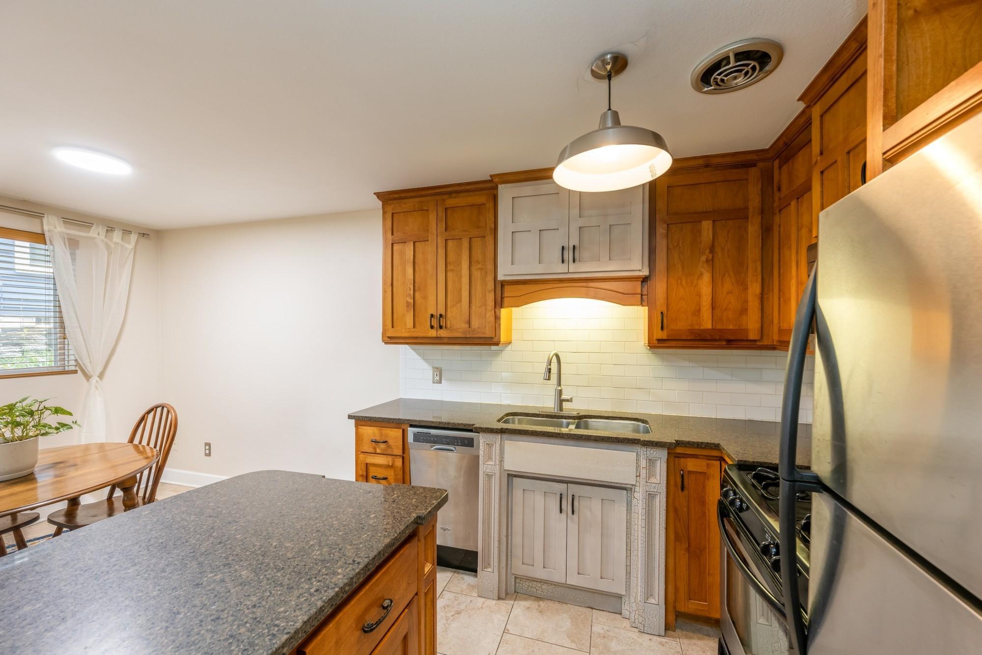 View of Residential at 2507 Bryant Avenue #1, Minneapolis MN 55405, Minneapolis (14 of 29) - Mike Wilen | Minnesota Team Real Estate