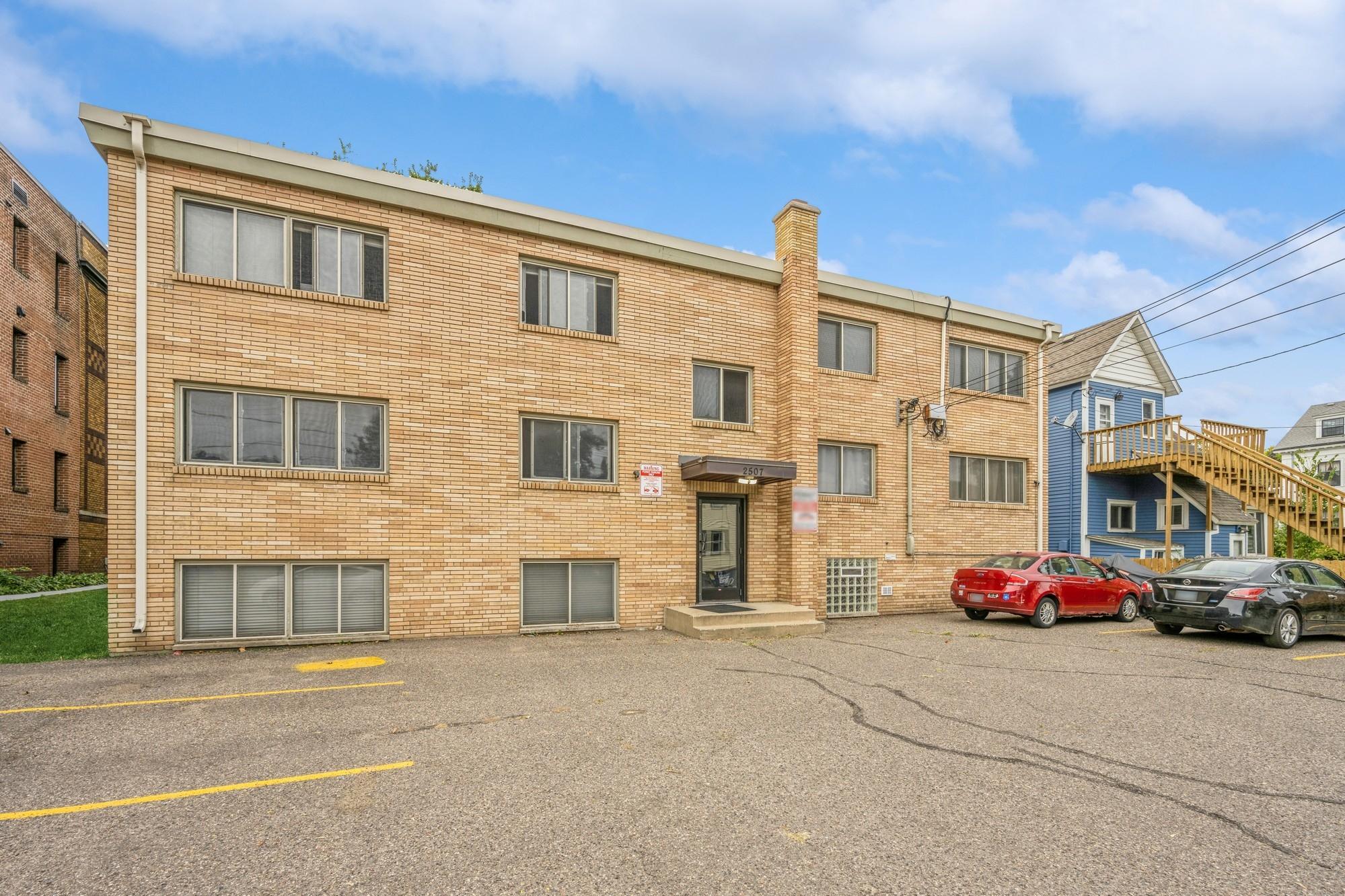 View of Residential at 2507 Bryant Avenue #1, Minneapolis MN 55405, Minneapolis (25 of 29) - Mike Wilen | Minnesota Team Real Estate