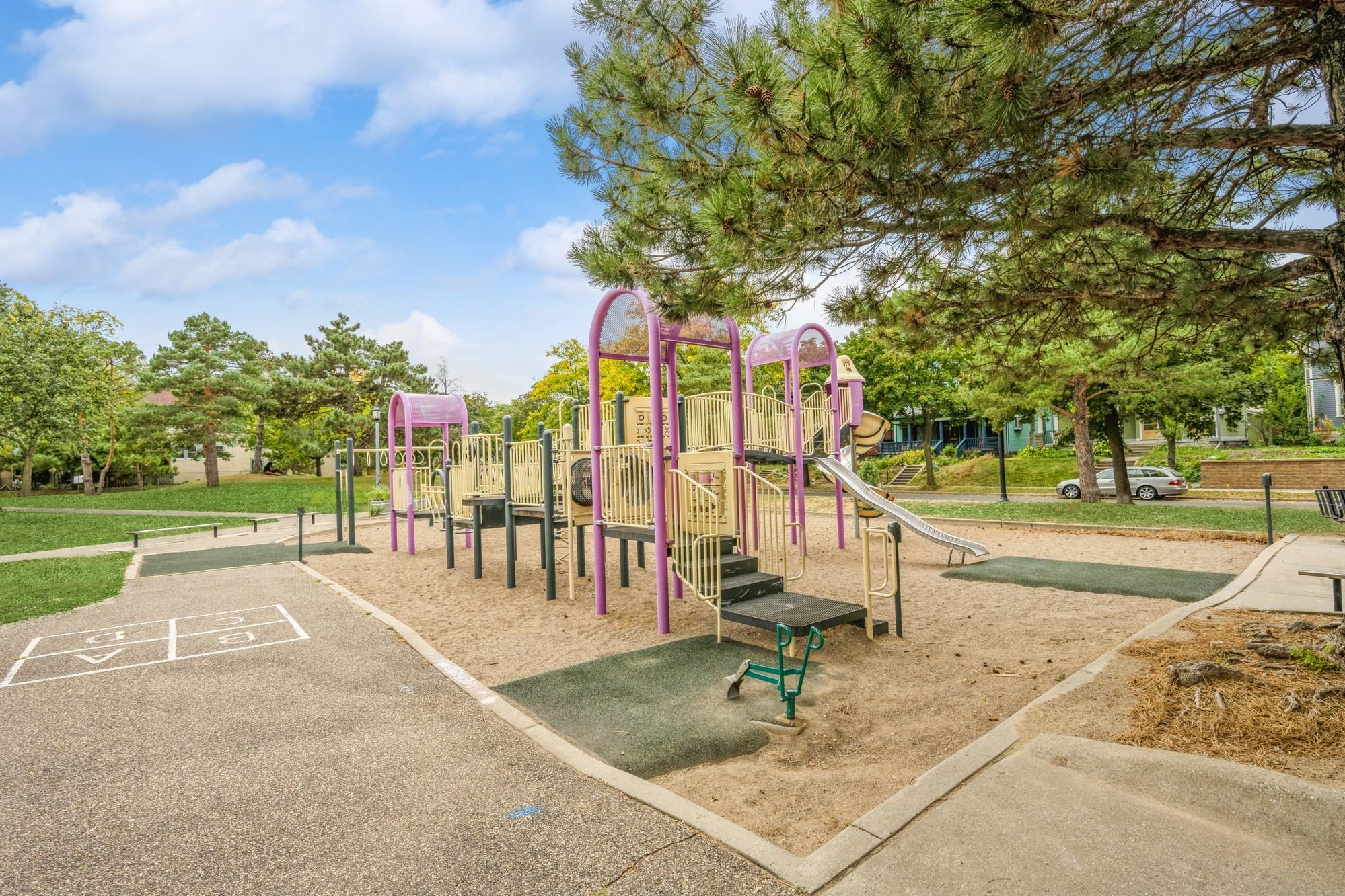 View of Residential at 2507 Bryant Avenue #1, Minneapolis MN 55405, Minneapolis (28 of 29) - Mike Wilen | Minnesota Team Real Estate