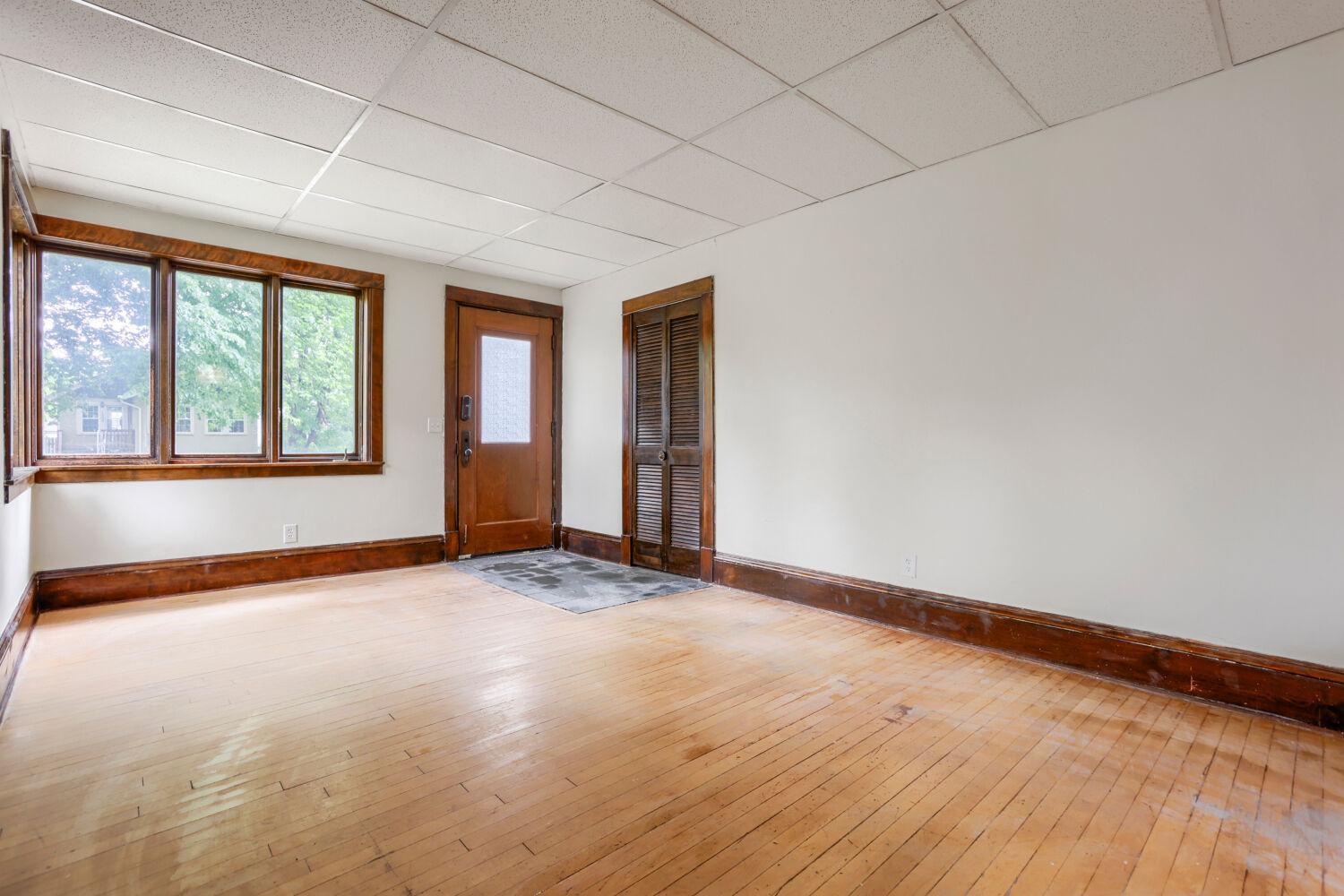View of Residential at 1092 25th Avenue, Minneapolis MN 55414, Minneapolis (8 of 28) - Mike Wilen | Minnesota Team Real Estate