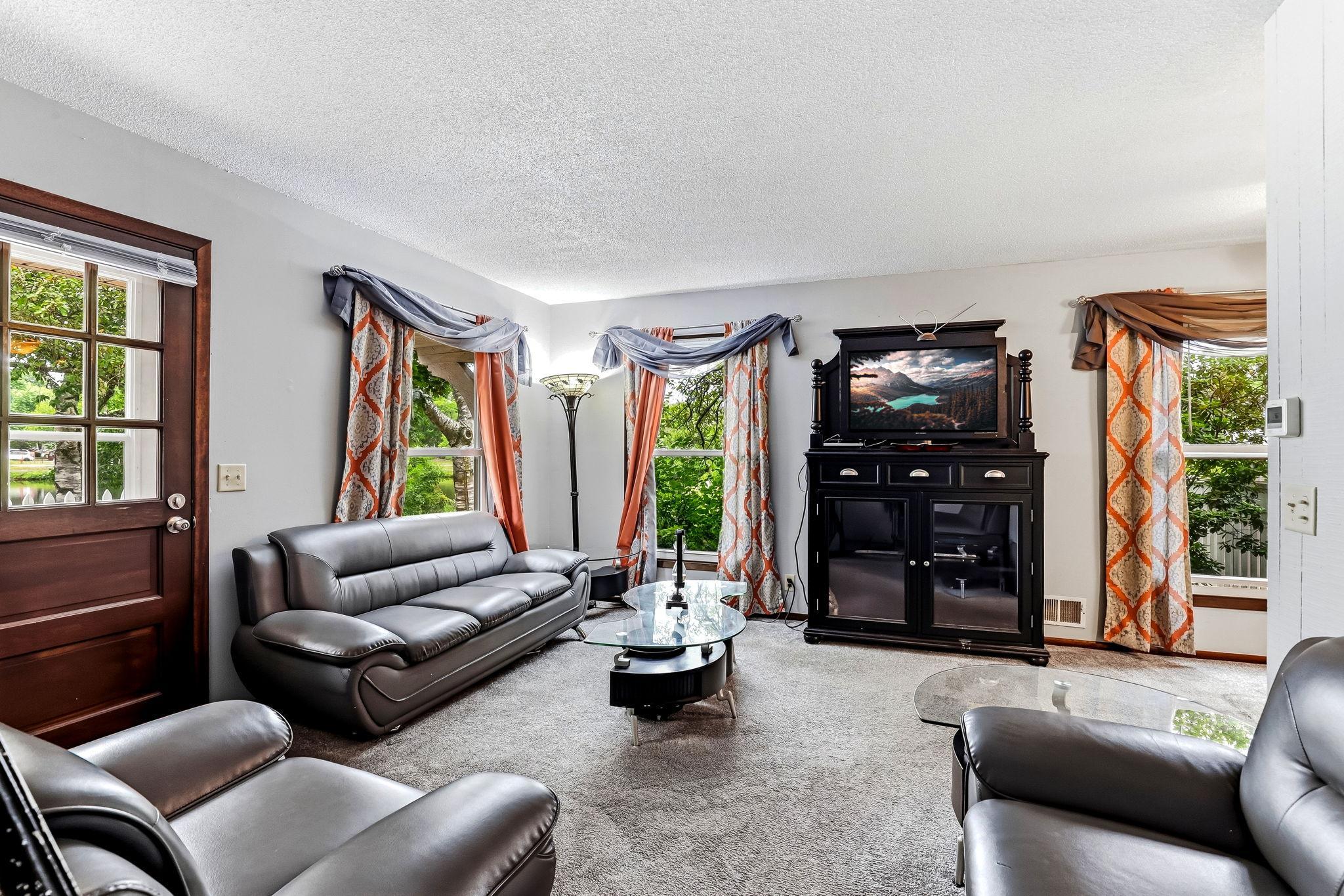 View of Residential at 6877 Grenwich Lane, Oakdale MN 55128, Oakdale (4 of 18) - Mike Wilen | Minnesota Team Real Estate