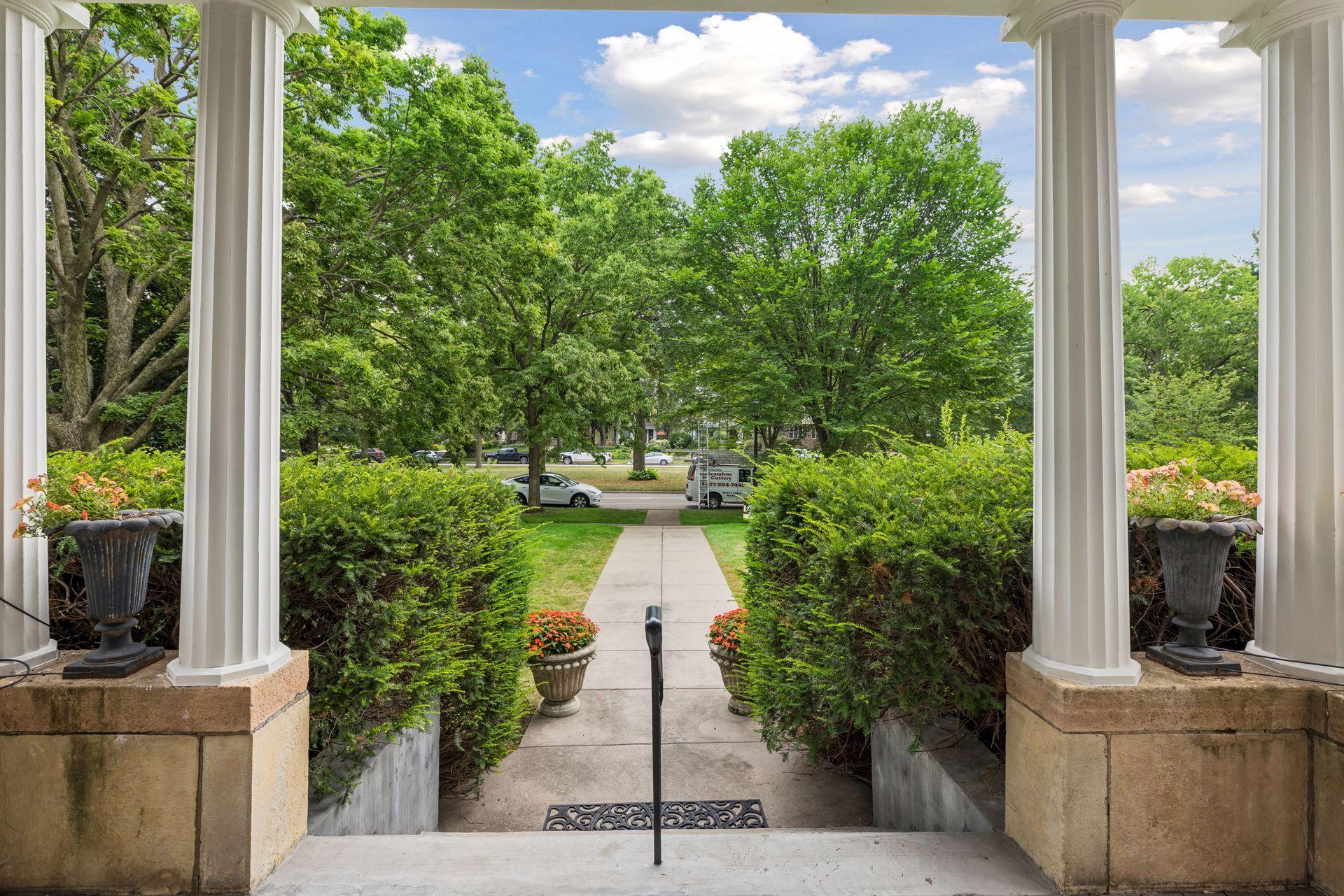 View of Residential at 1373 Summit Avenue, Saint Paul MN 55105, Saint Paul (114 of 129) - Mike Wilen | Minnesota Team Real Estate