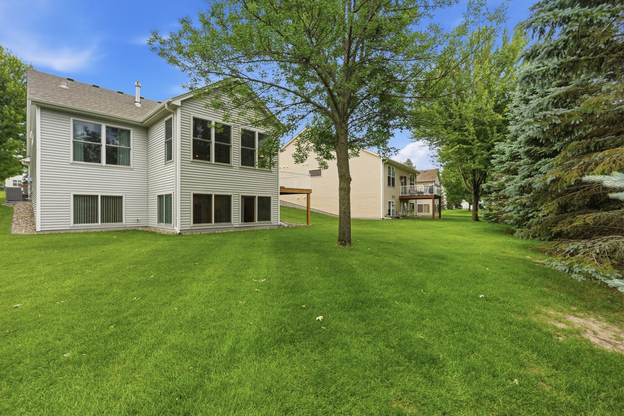 View of Residential at 10812 Thone Circle, Woodbury MN 55129, Woodbury (35 of 37) - Mike Wilen | Minnesota Team Real Estate