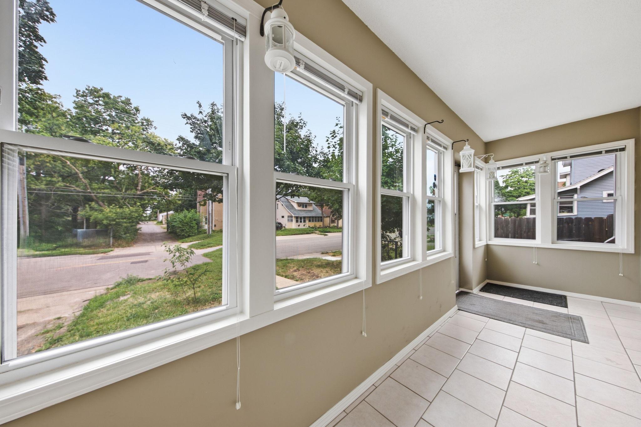 View of Residential at 1004 Western Avenue, Saint Paul MN 55117, Saint Paul (3 of 29) - Mike Wilen | Minnesota Team Real Estate
