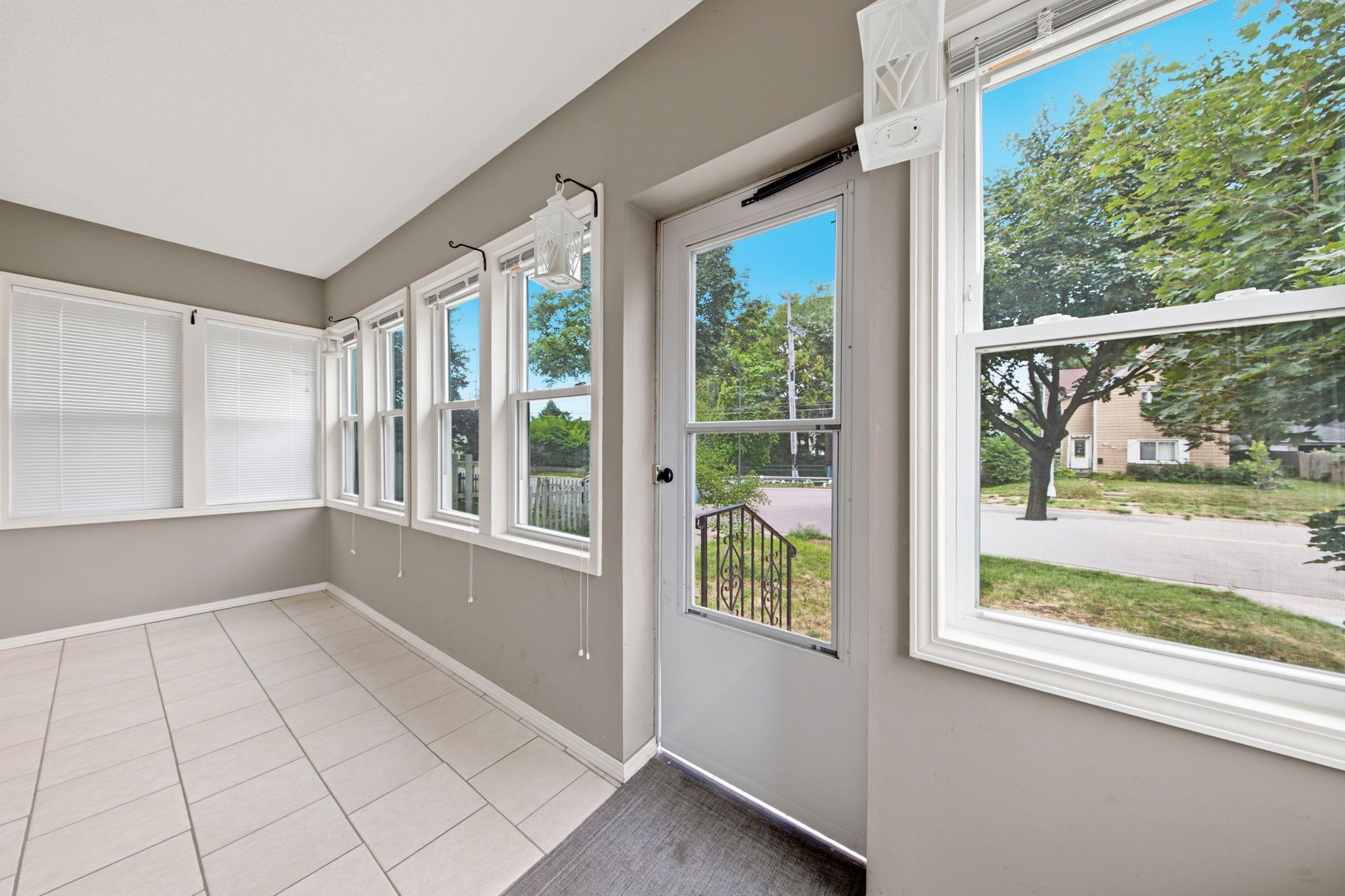 View of Residential at 1004 Western Avenue, Saint Paul MN 55117, Saint Paul (2 of 29) - Mike Wilen | Minnesota Team Real Estate
