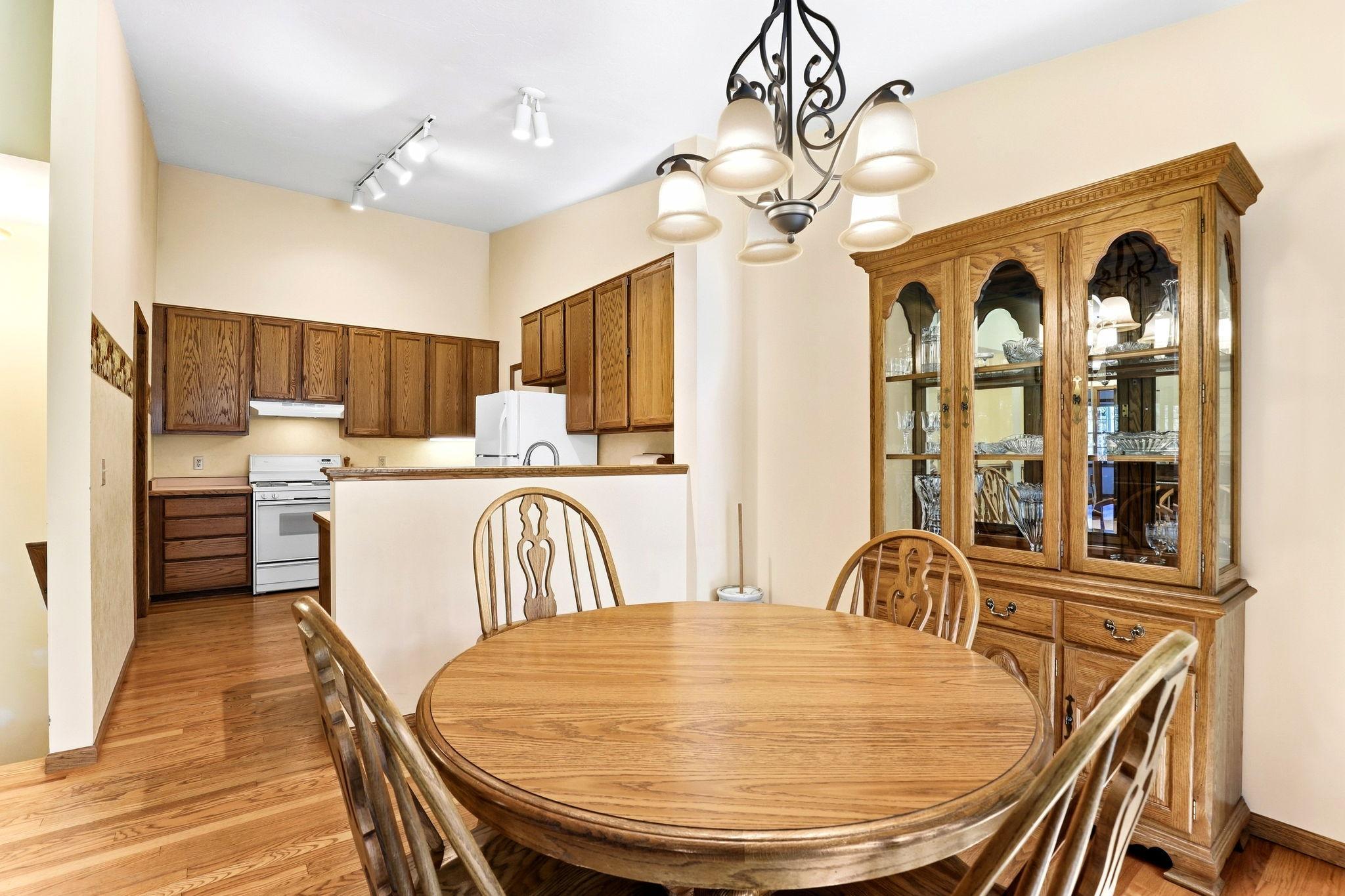 View of Residential at 821 Ivy Lane, Eagan MN 55123, Eagan (7 of 19) - Mike Wilen | Minnesota Team Real Estate
