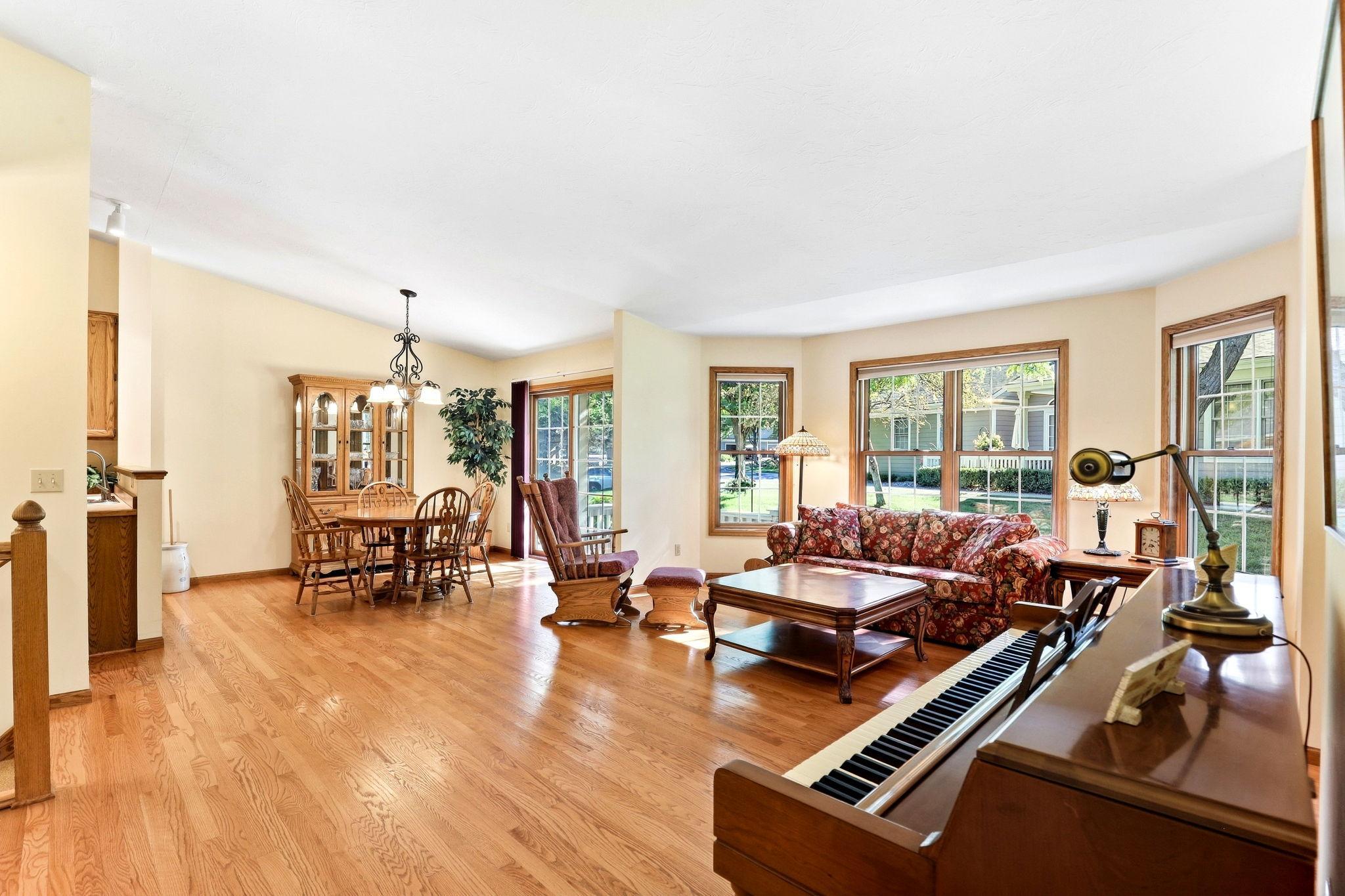 View of Residential at 821 Ivy Lane, Eagan MN 55123, Eagan (6 of 19) - Mike Wilen | Minnesota Team Real Estate