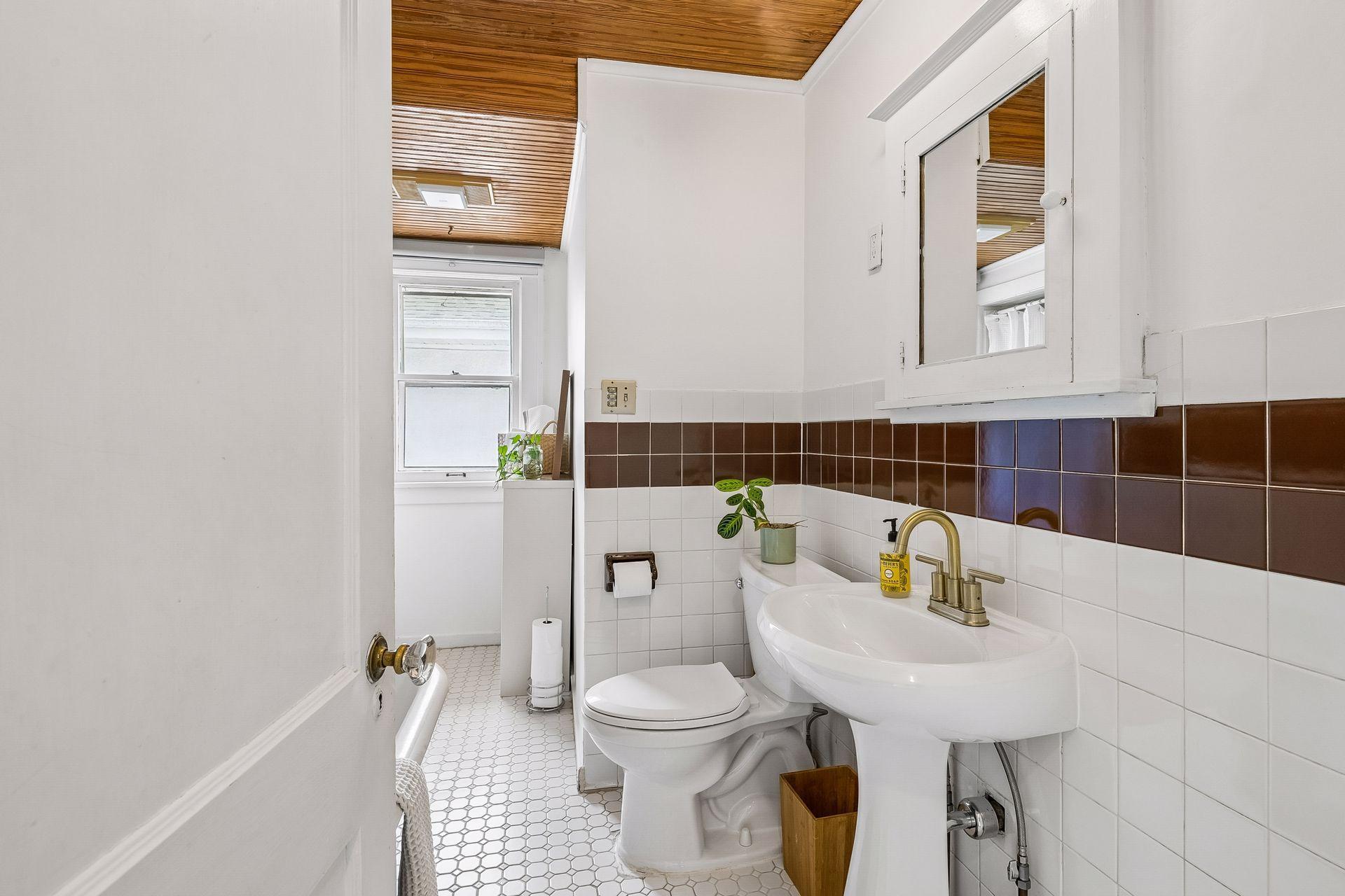 View of Residential at 5013 Queen Avenue, Minneapolis MN 55410, Minneapolis (34 of 58) - Mike Wilen | Minnesota Team Real Estate