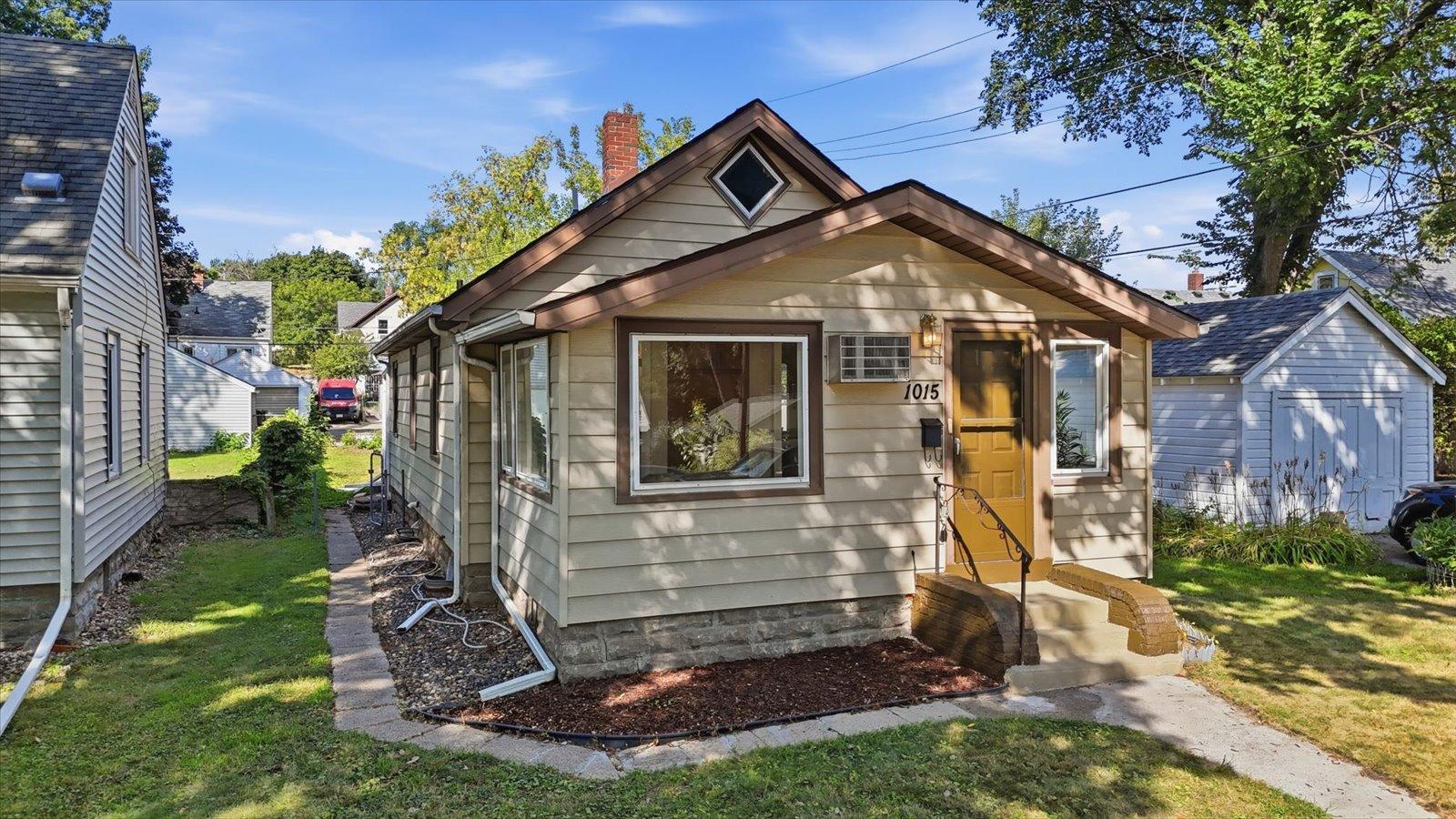 View of Residential at 1015 Kruse Street, West Saint Paul MN 55118, West Saint Paul (3 of 39) - Mike Wilen | Minnesota Team Real Estate