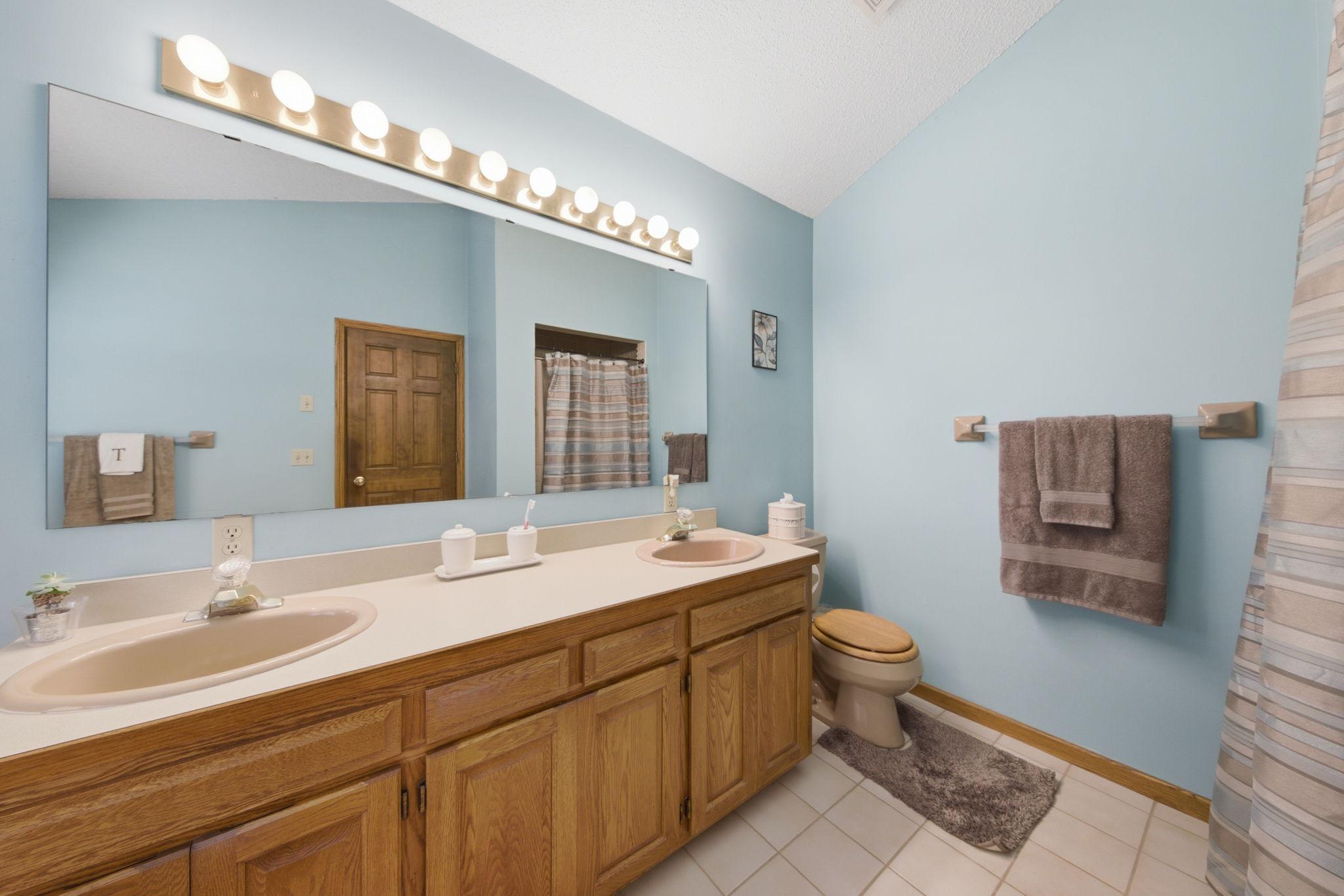 View of Residential at 650 Bridle Ridge Road, Eagan MN 55123, Eagan (12 of 37) - Mike Wilen | Minnesota Team Real Estate