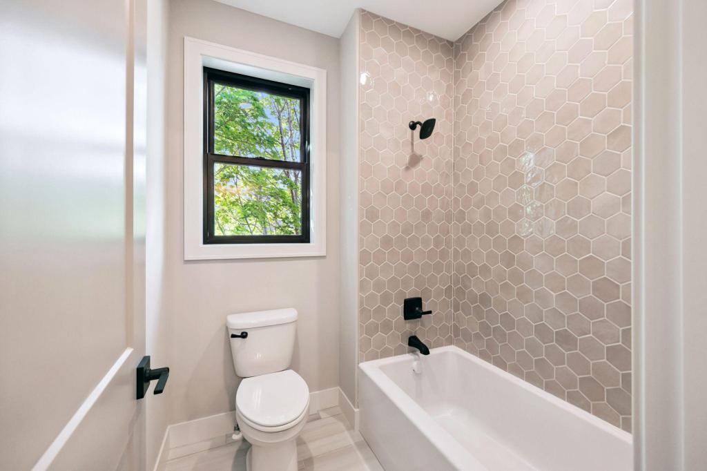 View of Residential at 3061 Lake Shore Boulevard, Minnetonka MN 55391, Minnetonka (41 of 78) - Mike Wilen | Minnesota Team Real Estate