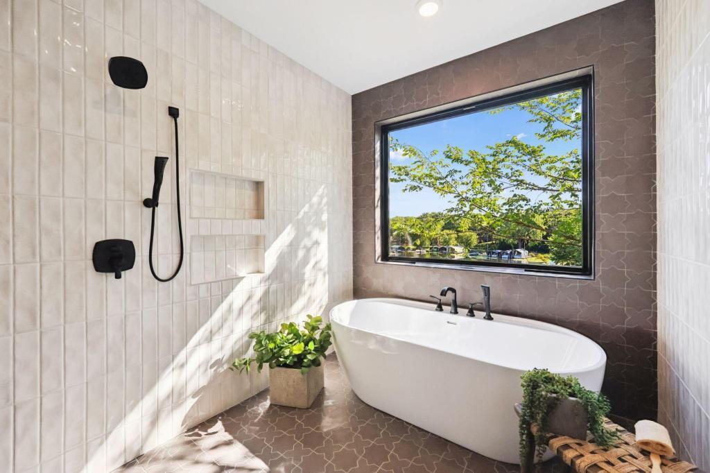 View of Residential at 3061 Lake Shore Boulevard, Minnetonka MN 55391, Minnetonka (31 of 78) - Mike Wilen | Minnesota Team Real Estate
