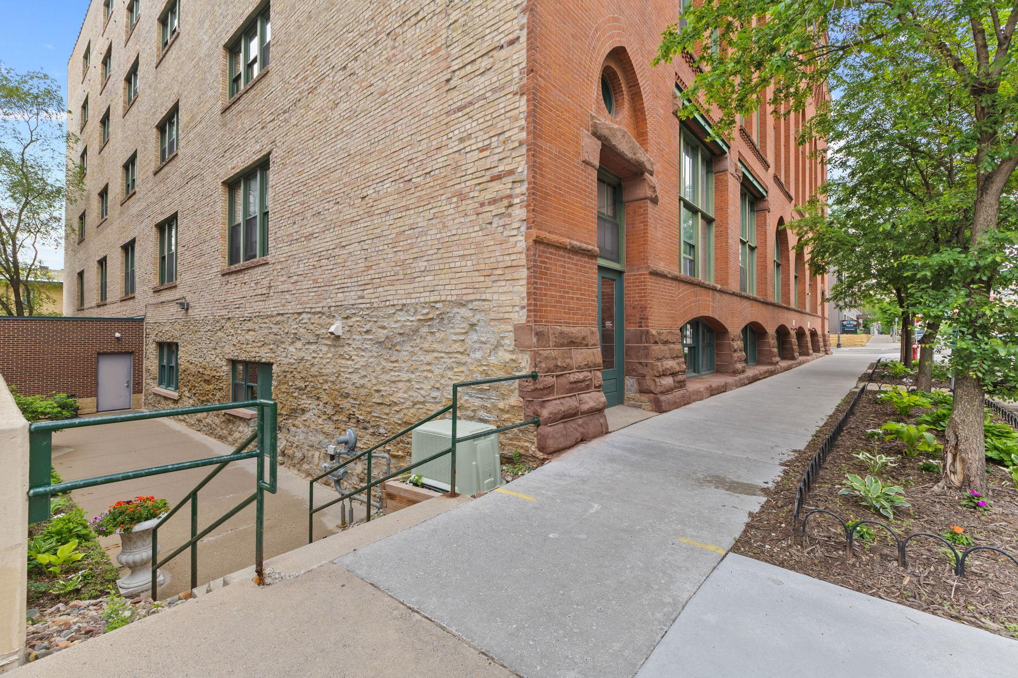 View of Residential at 400 1st Street #514, Minneapolis MN 55401, Minneapolis (28 of 28) - Mike Wilen | Minnesota Team Real Estate