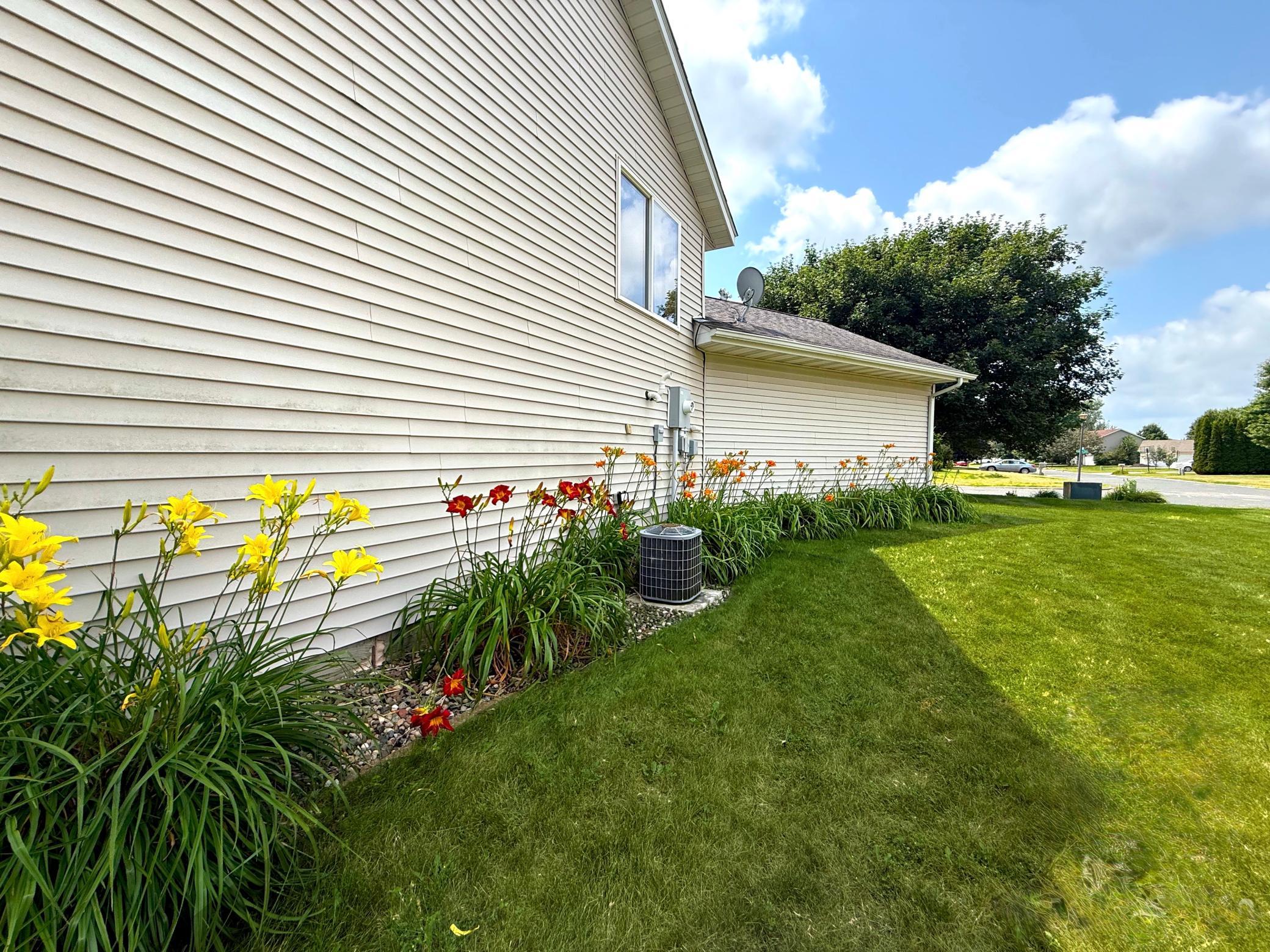 View of Residential at 817 Daniel Drive, Belle Plaine MN 56011, Belle Plaine (18 of 23) - Mike Wilen | Minnesota Team Real Estate