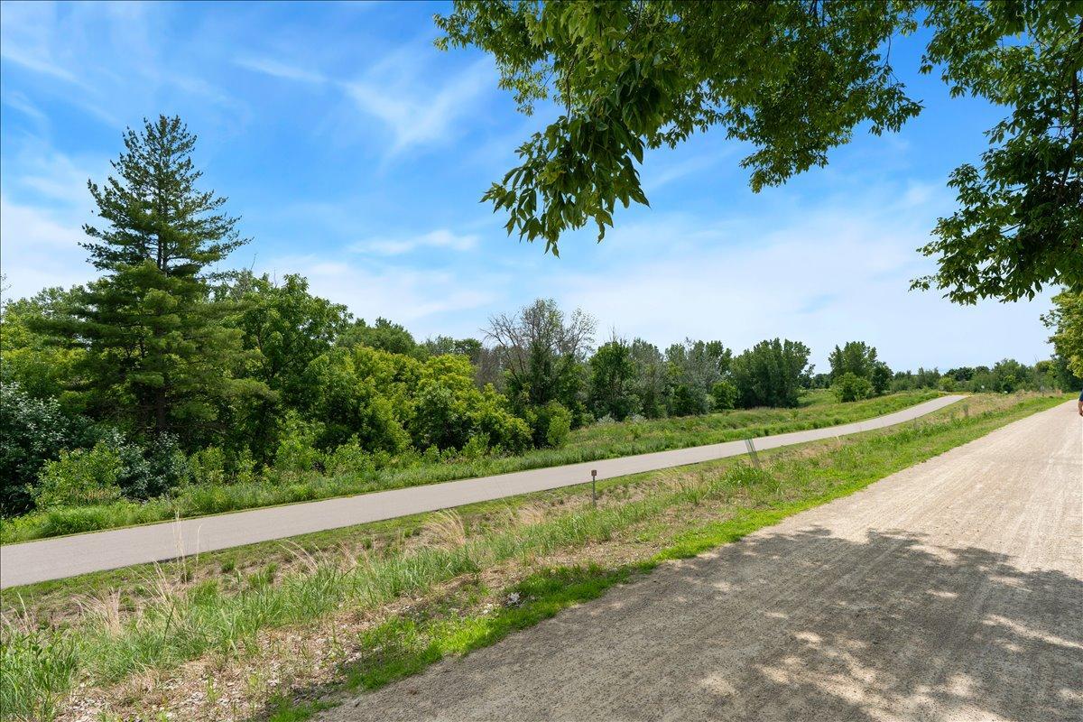 View of Residential at 16377 Glory Lane, Eden Prairie MN 55344, Eden Prairie (40 of 41) - Mike Wilen | Minnesota Team Real Estate