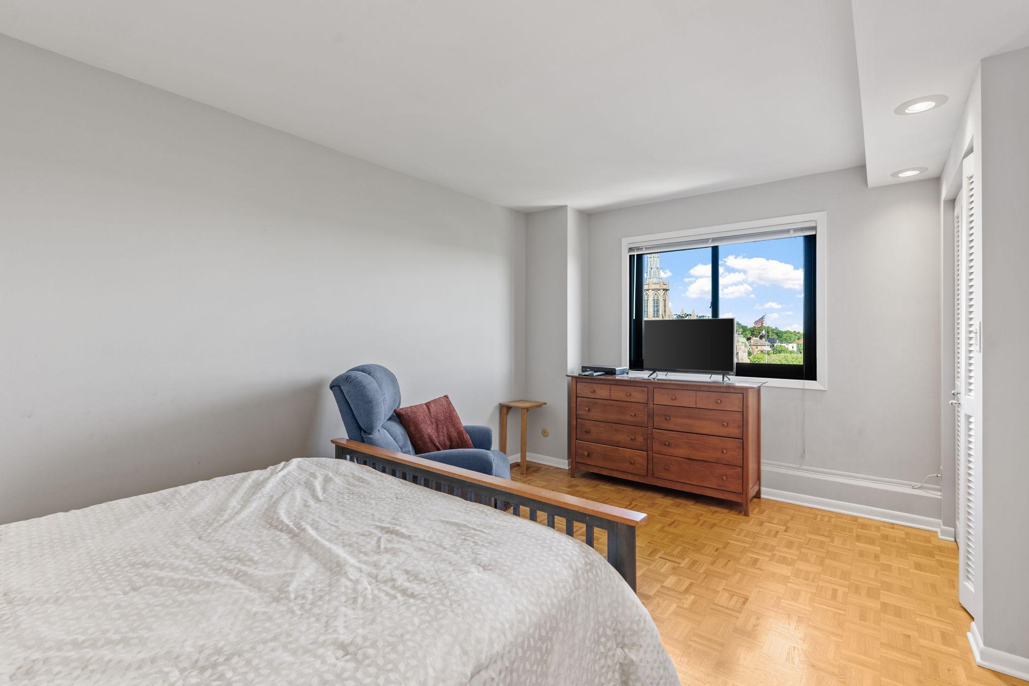 View of Residential at 410 Groveland Avenue #602, Minneapolis MN 55403, Minneapolis (23 of 49) - Mike Wilen | Minnesota Team Real Estate