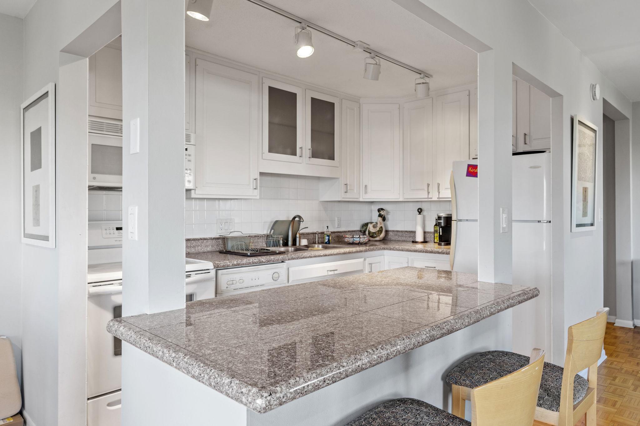View of Residential at 410 Groveland Avenue #602, Minneapolis MN 55403, Minneapolis (17 of 49) - Mike Wilen | Minnesota Team Real Estate