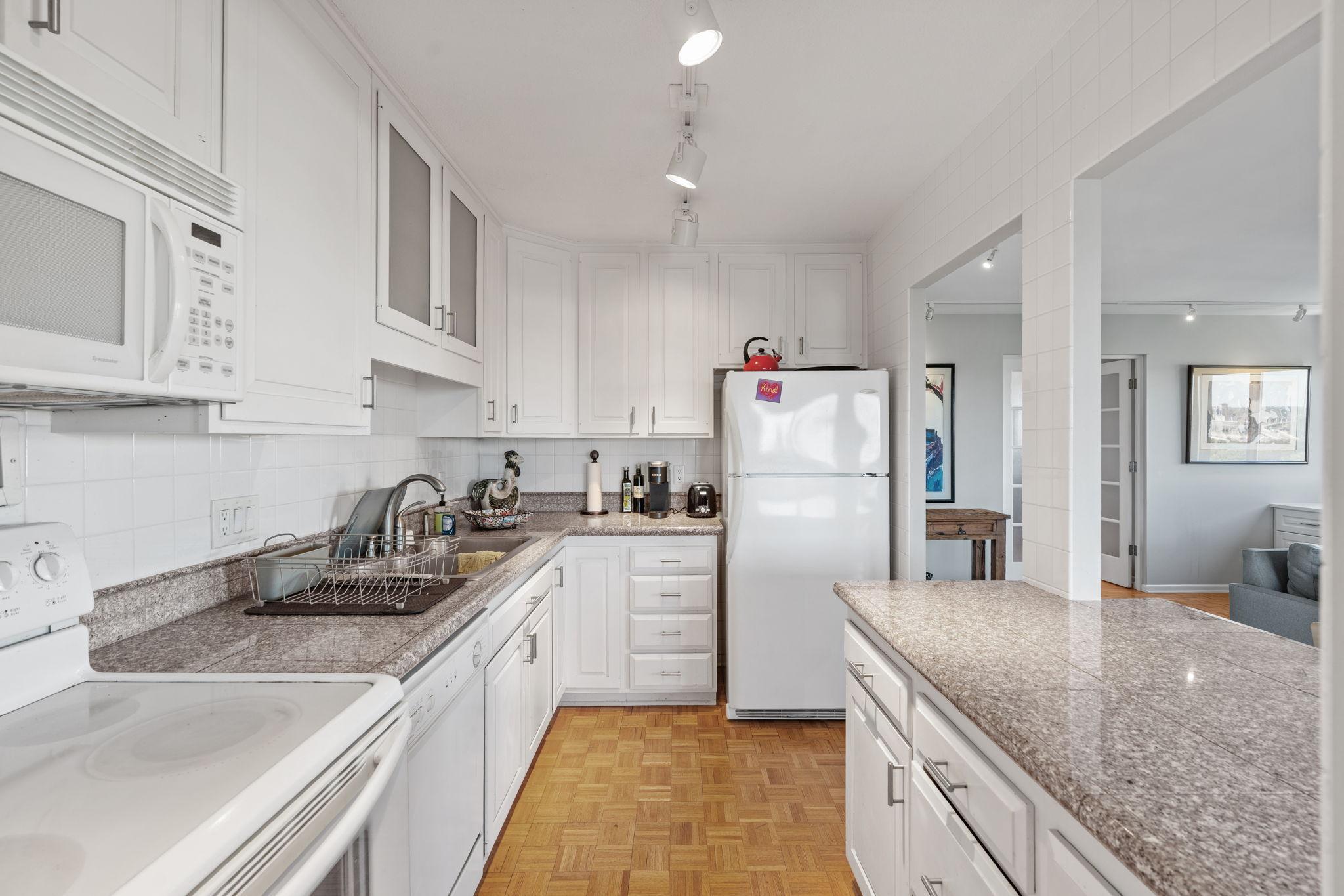 View of Residential at 410 Groveland Avenue #602, Minneapolis MN 55403, Minneapolis (18 of 49) - Mike Wilen | Minnesota Team Real Estate