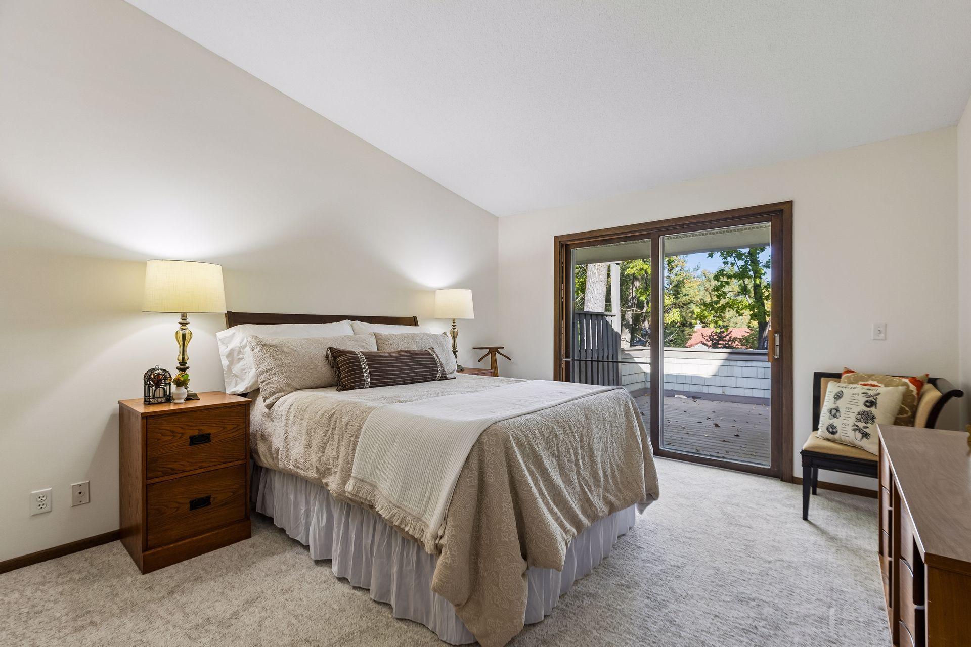 View of Residential at 1086 Cedar View Drive, Minneapolis MN 55405, Minneapolis (12 of 22) - Mike Wilen | Minnesota Team Real Estate