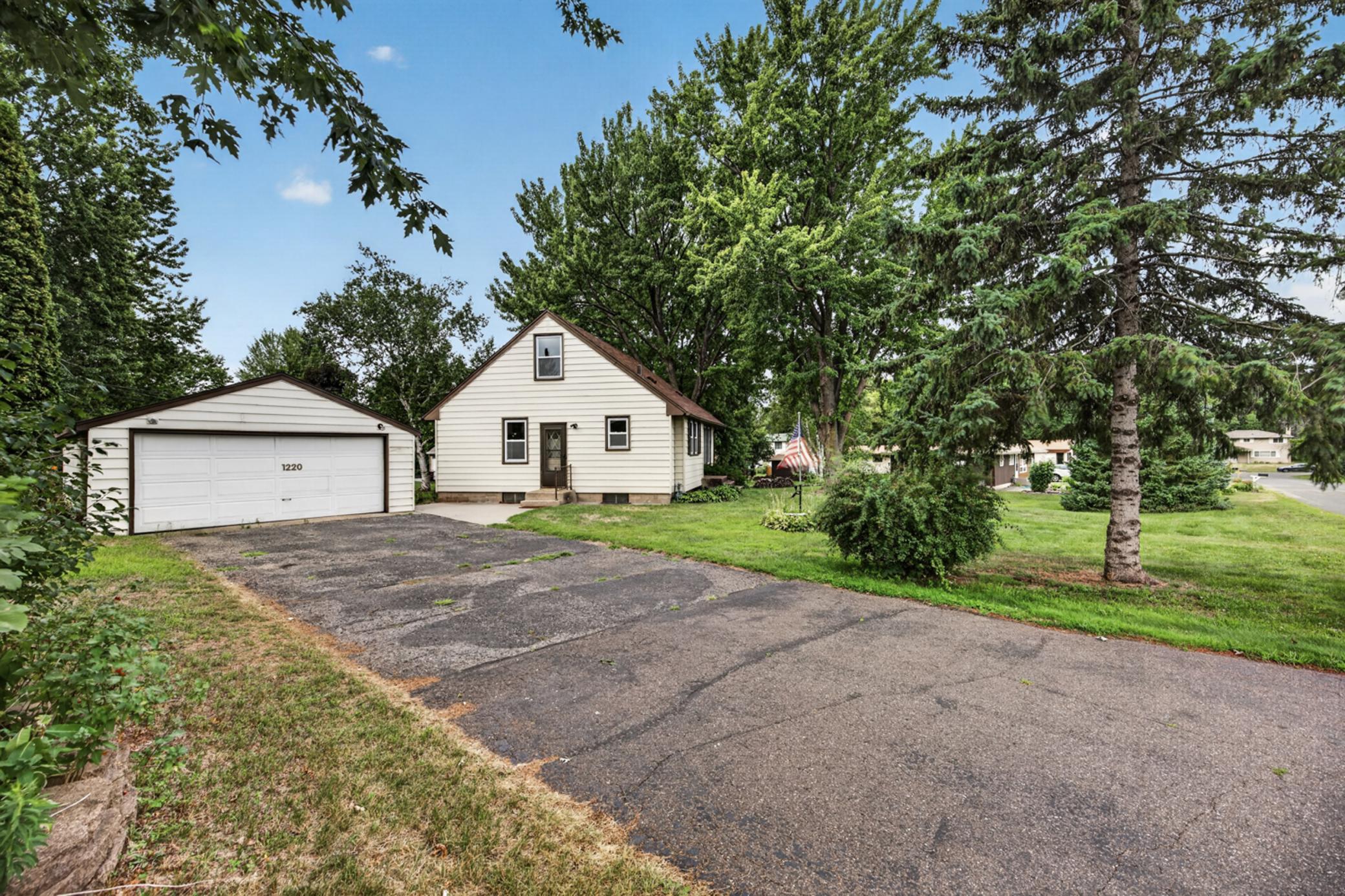 View of Residential at 1220 Frisbie Avenue, Maplewood MN 55109, Maplewood (43 of 51) - Mike Wilen | Minnesota Team Real Estate