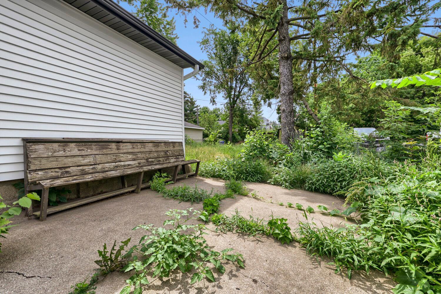 View of Residential at 1024 Geranium Avenue, Saint Paul MN 55106, Saint Paul (3 of 31) - Mike Wilen | Minnesota Team Real Estate