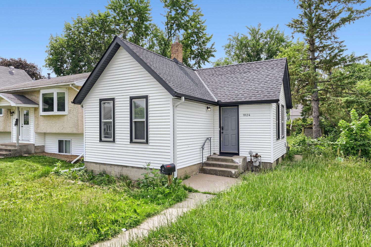 View of Single Family at 1024 Geranium Avenue, Saint Paul - Mike Wilen | Minnesota Team Real Estate