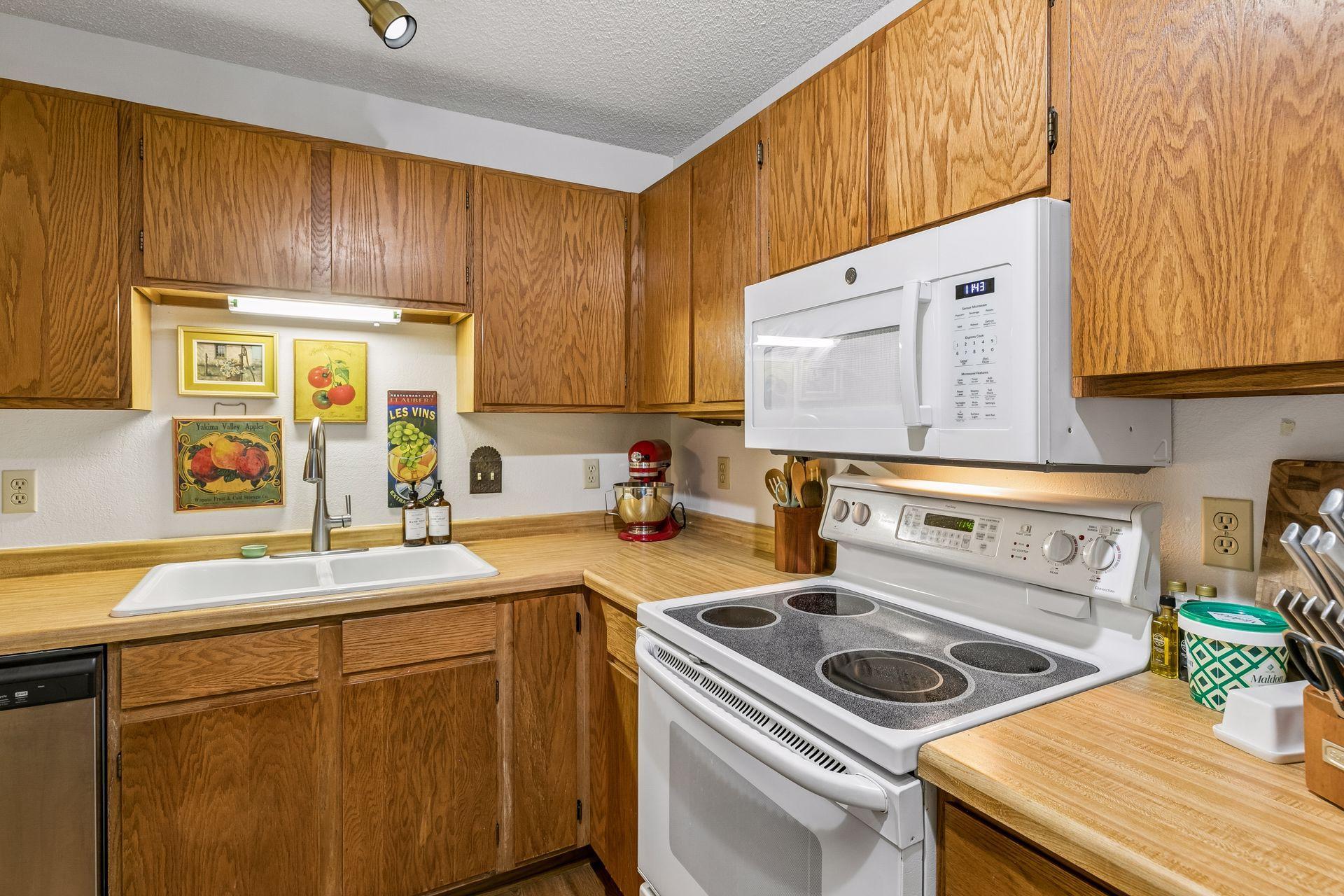 View of Residential at 3850 Plymouth Boulevard #205, Plymouth MN 55446, Plymouth (13 of 35) - Mike Wilen | Minnesota Team Real Estate