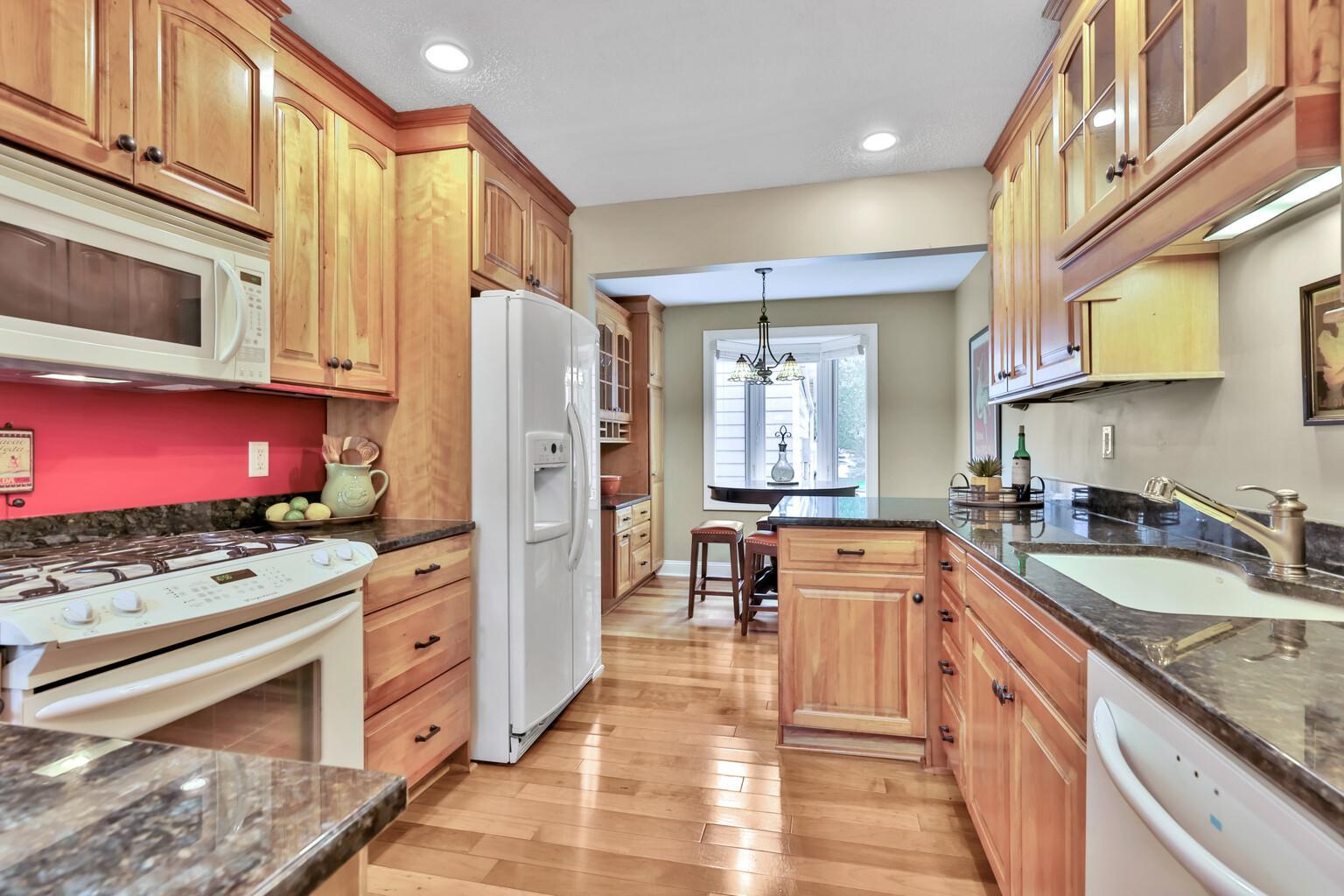 View of Residential at 8264 Kingslee Road, Bloomington MN 55438, Bloomington (10 of 39) - Mike Wilen | Minnesota Team Real Estate