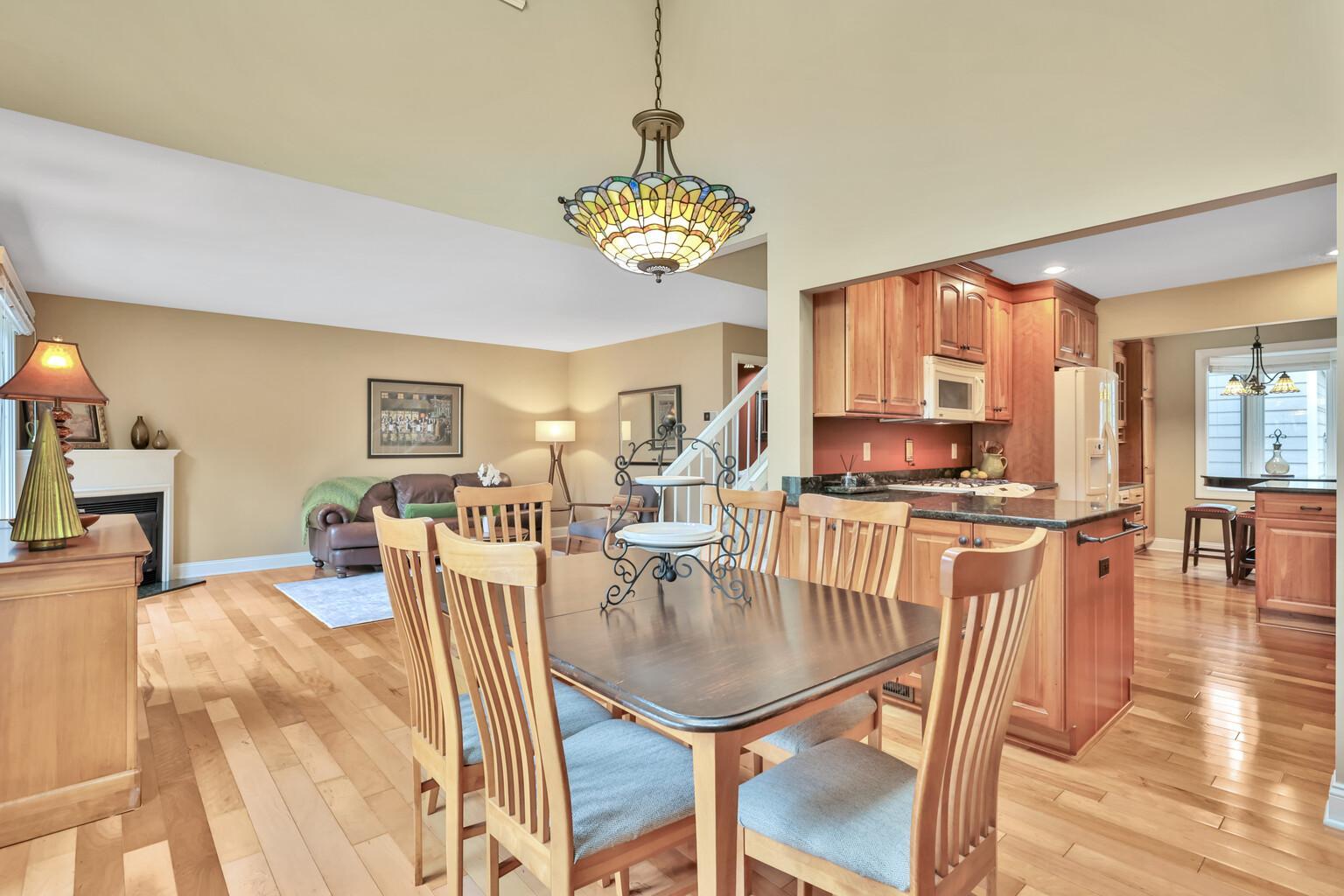 View of Residential at 8264 Kingslee Road, Bloomington MN 55438, Bloomington (14 of 39) - Mike Wilen | Minnesota Team Real Estate