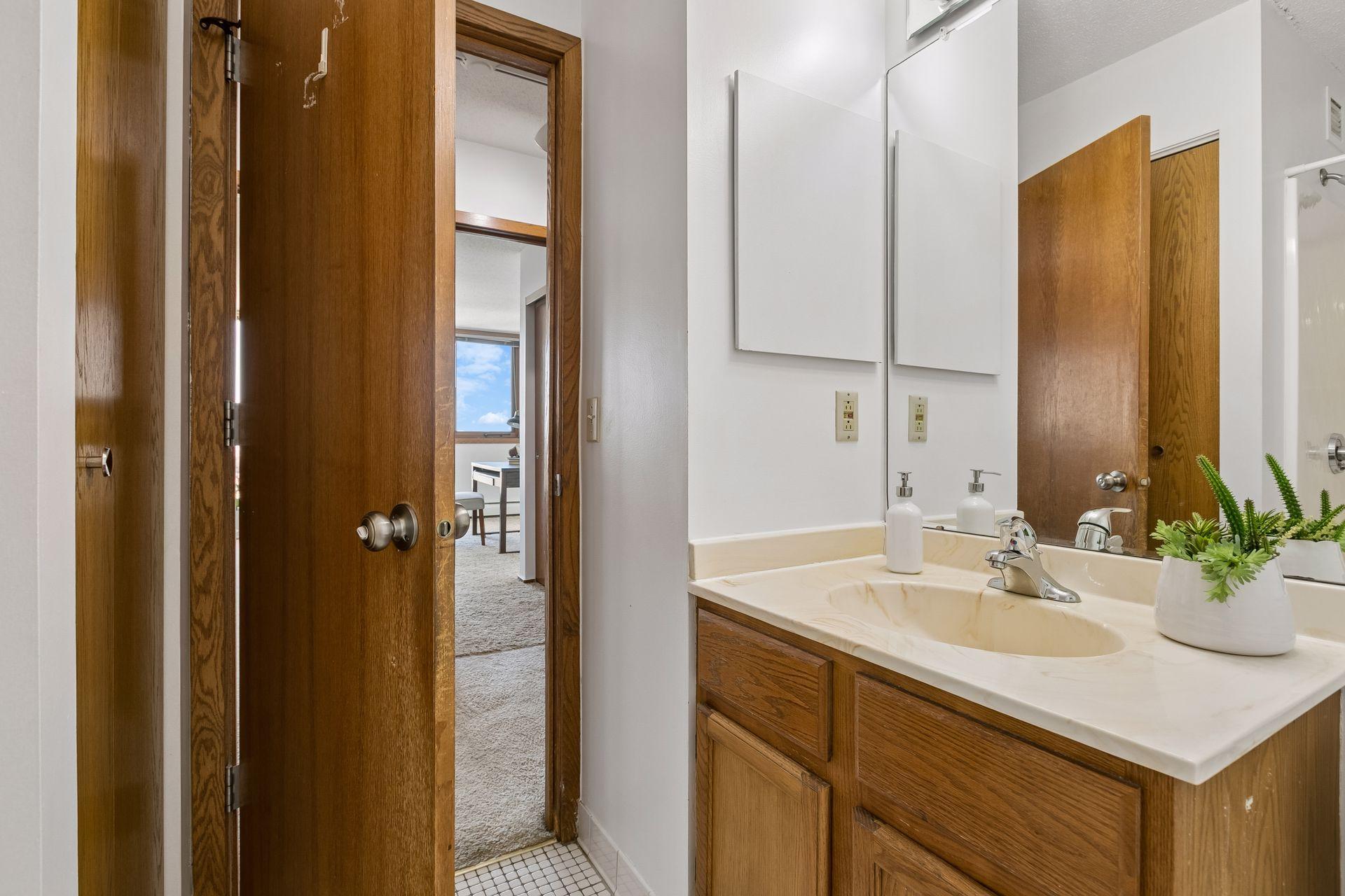 View of Residential at 433 7th Street #2020, Minneapolis MN 55415, Minneapolis (37 of 54) - Mike Wilen | Minnesota Team Real Estate