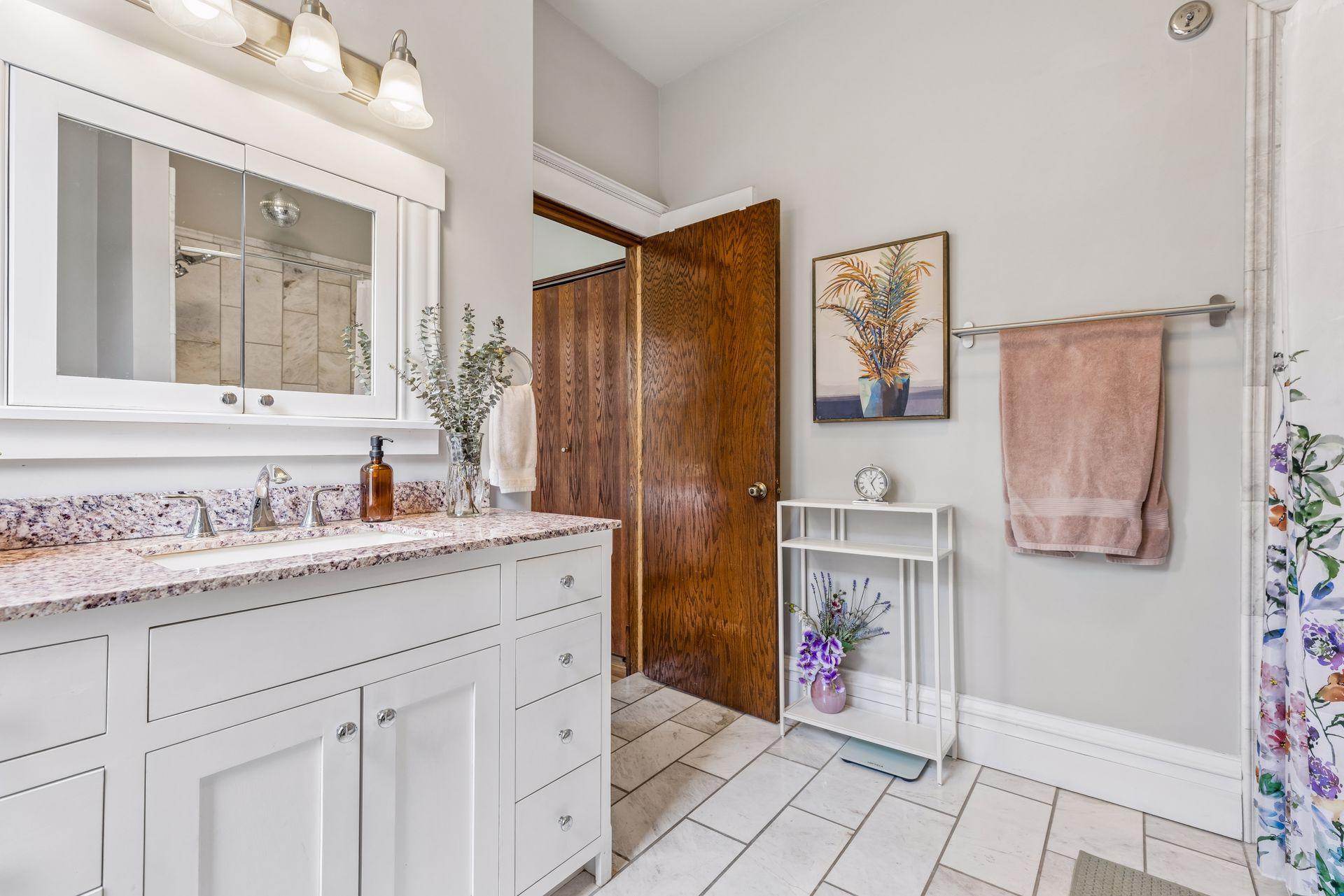 View of Residential at 2417 Emerson Avenue #109, Minneapolis MN 55405, Minneapolis (21 of 35) - Mike Wilen | Minnesota Team Real Estate