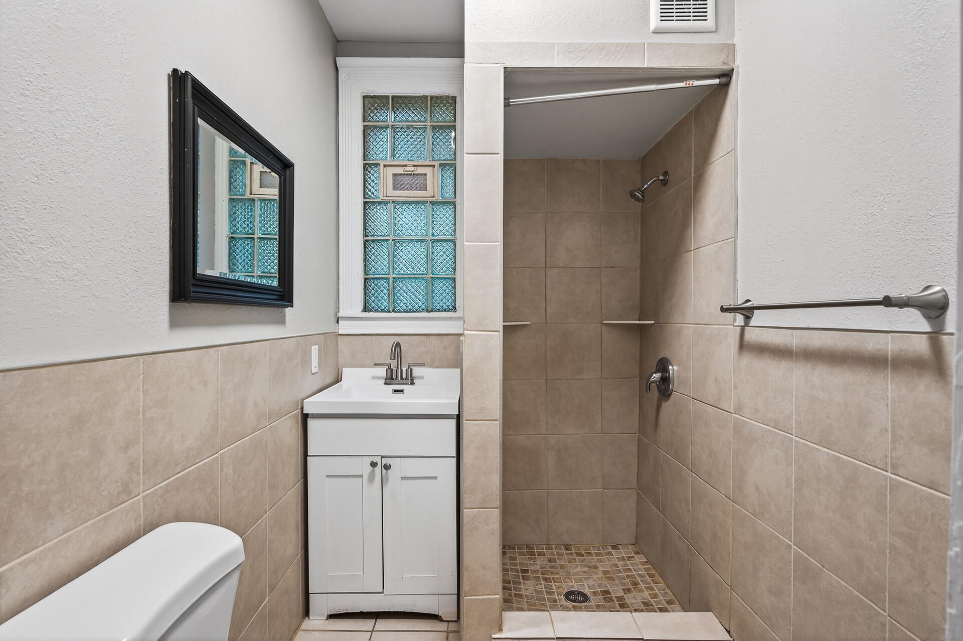 View of Residential Income at 812 7th Street, Minneapolis MN 55414, Minneapolis (23 of 50) - Mike Wilen | Minnesota Team Real Estate