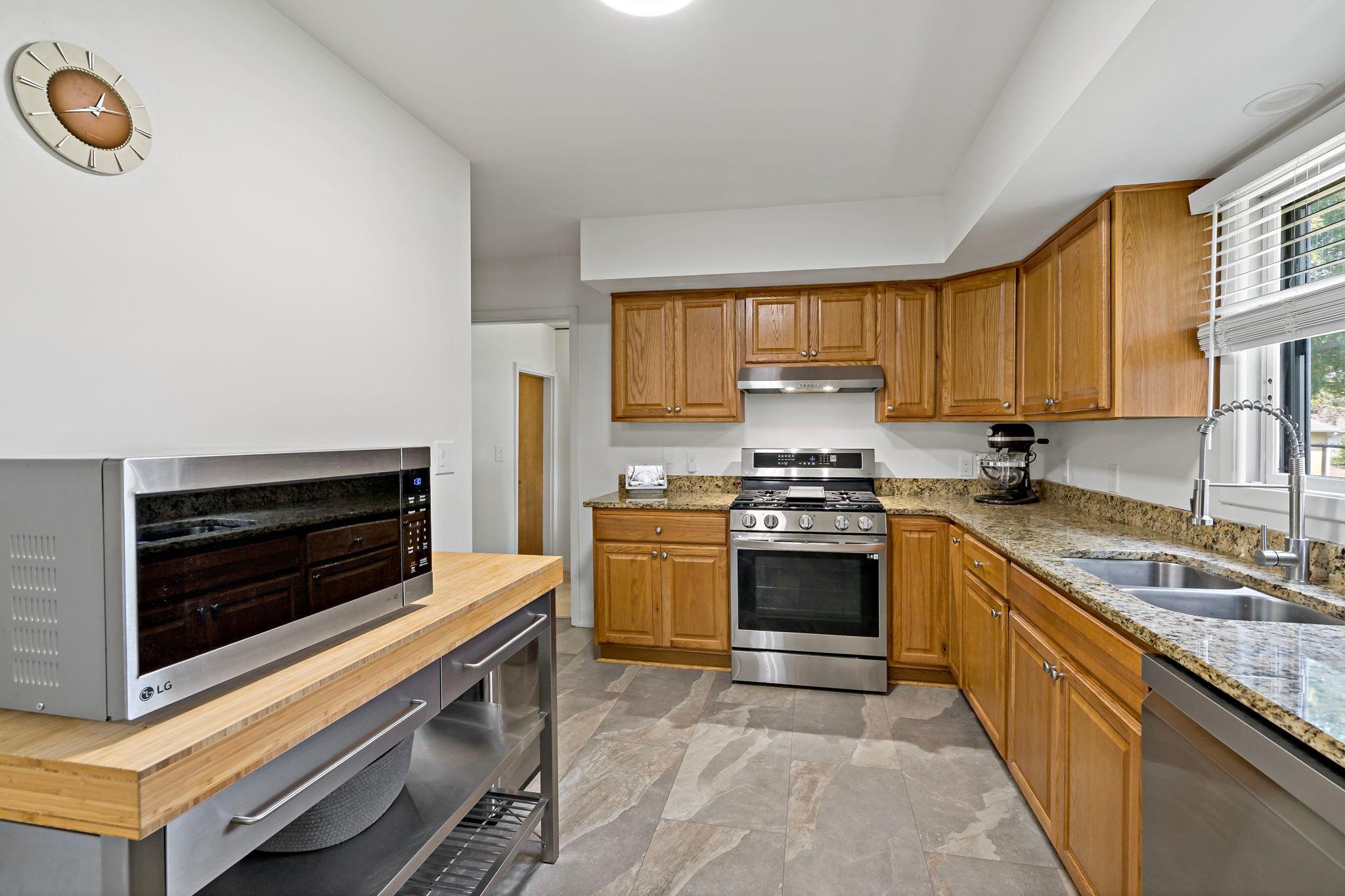View of Residential at 4724 Oregon Avenue, New Hope MN 55428, New Hope (22 of 40) - Mike Wilen | Minnesota Team Real Estate