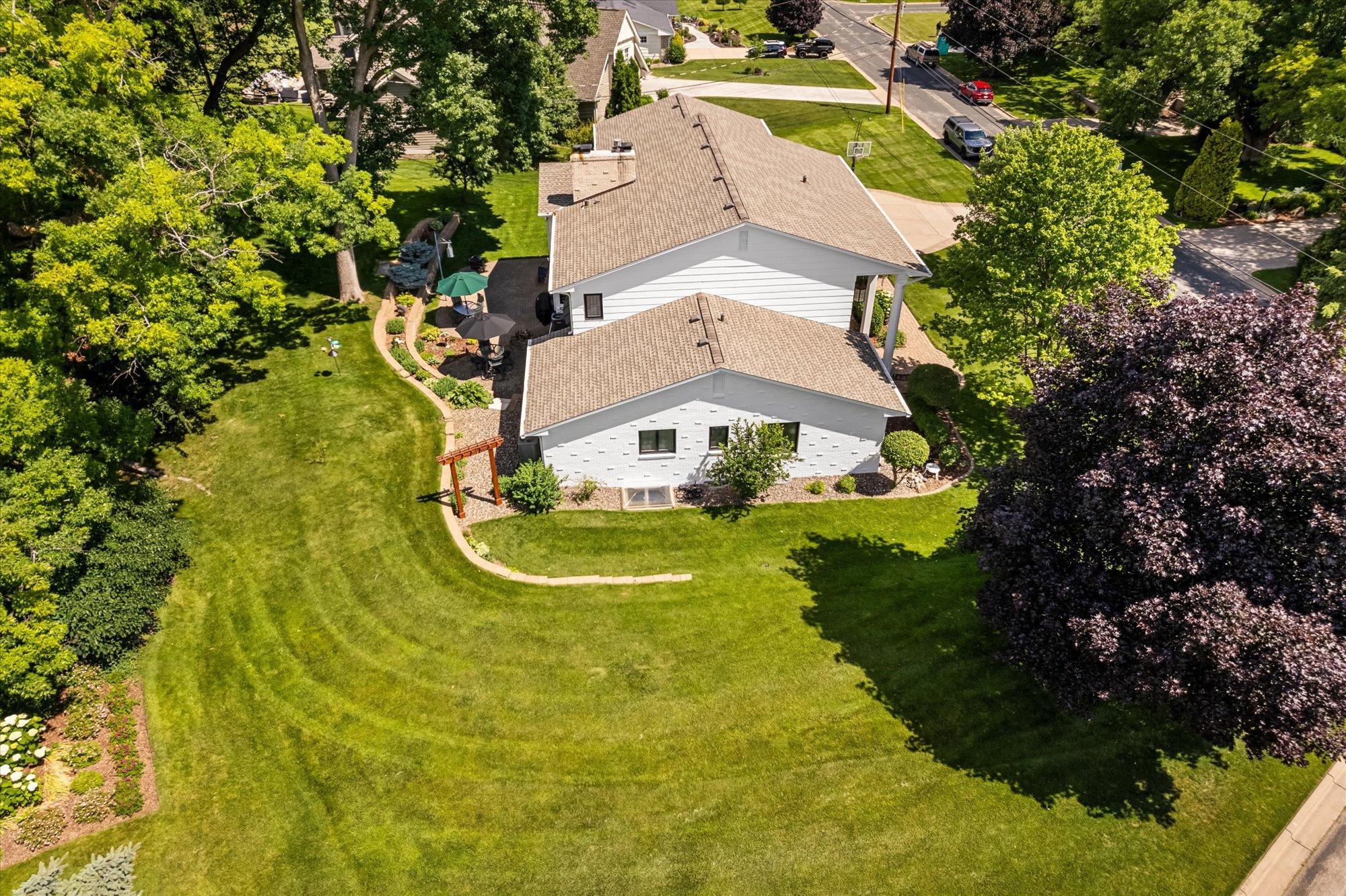 View of Residential at 6716 Shore Drive, Edina MN 55435, Edina (8 of 40) - Mike Wilen | Minnesota Team Real Estate