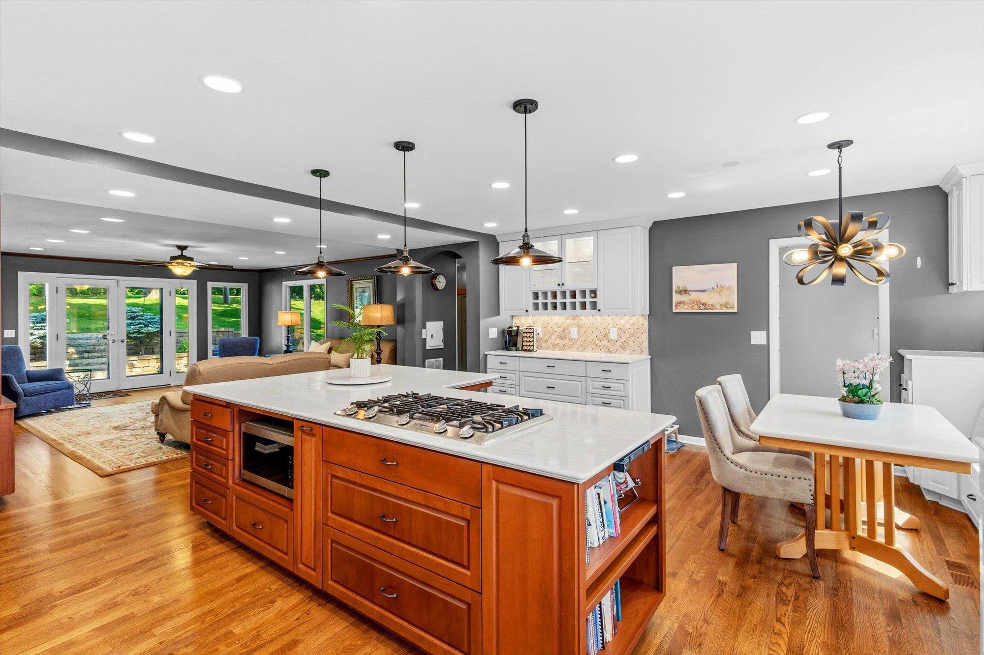 View of Residential at 6716 Shore Drive, Edina MN 55435, Edina (25 of 40) - Mike Wilen | Minnesota Team Real Estate