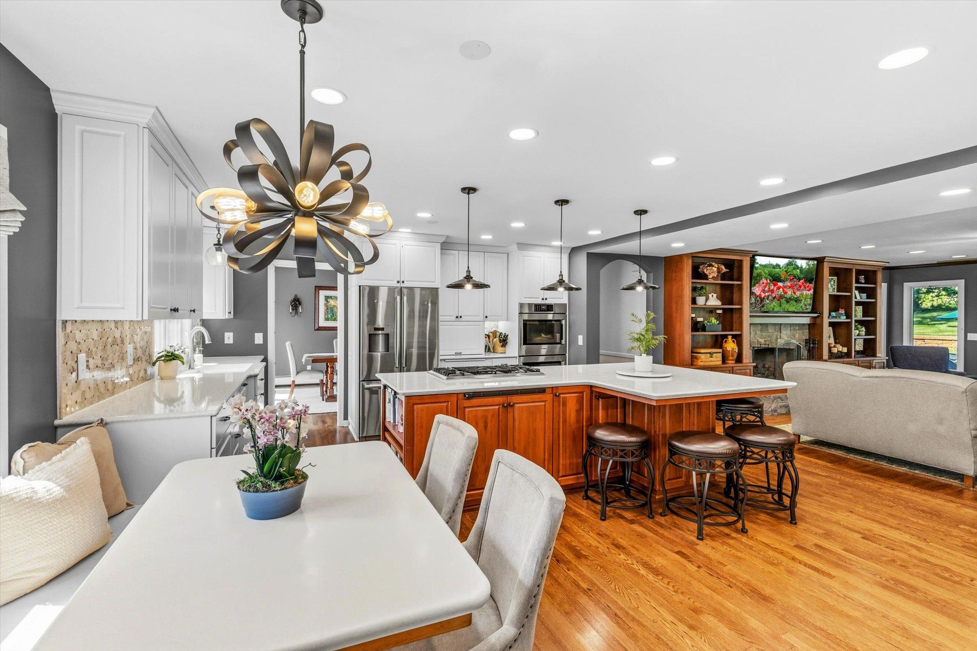 View of Residential at 6716 Shore Drive, Edina MN 55435, Edina (24 of 40) - Mike Wilen | Minnesota Team Real Estate