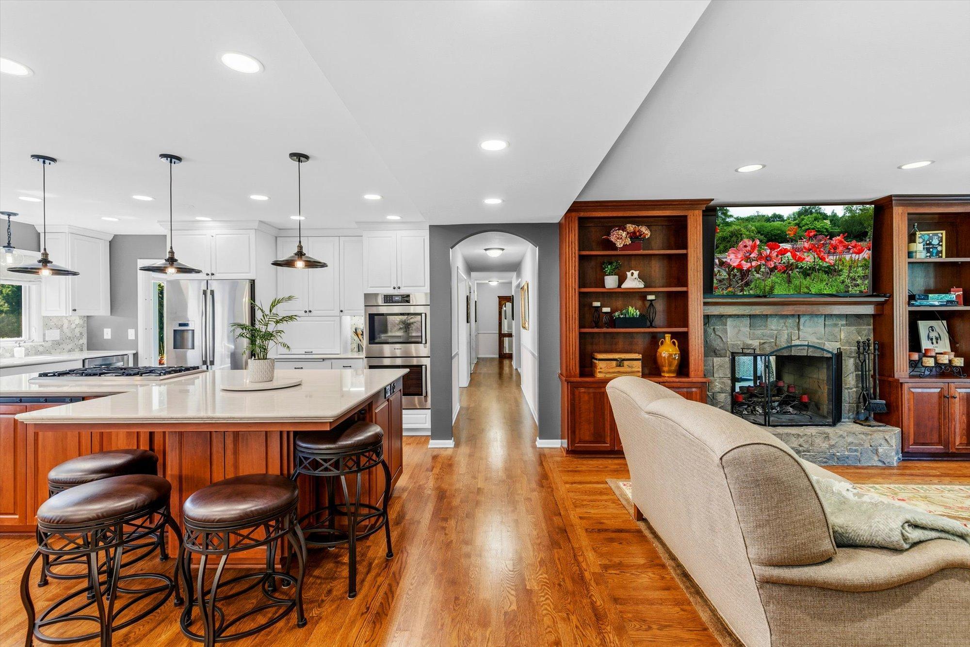 View of Residential at 6716 Shore Drive, Edina MN 55435, Edina (23 of 40) - Mike Wilen | Minnesota Team Real Estate
