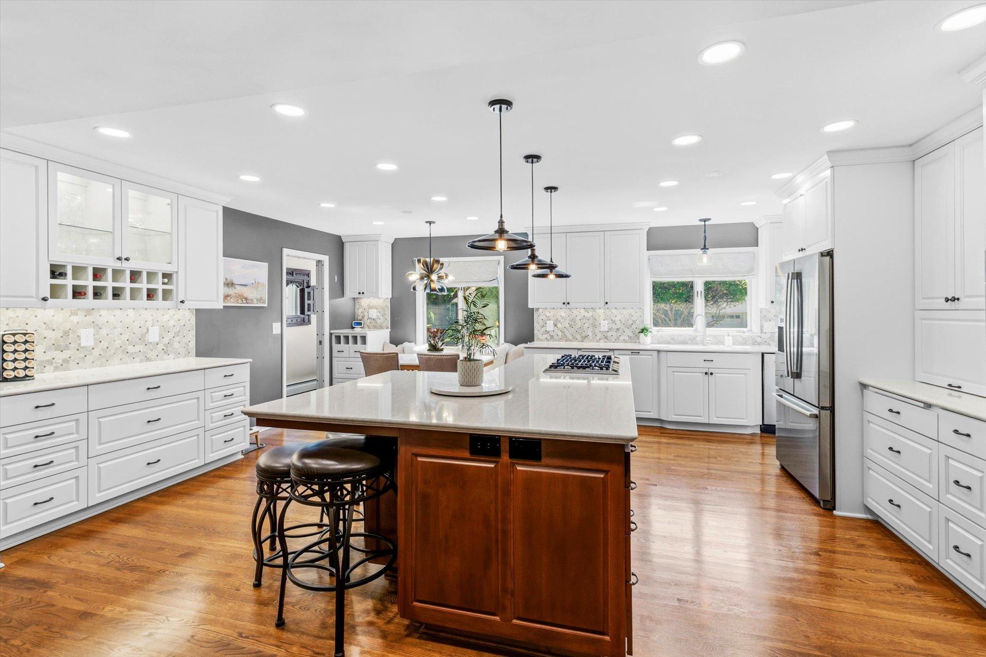 View of Residential at 6716 Shore Drive, Edina MN 55435, Edina (21 of 40) - Mike Wilen | Minnesota Team Real Estate